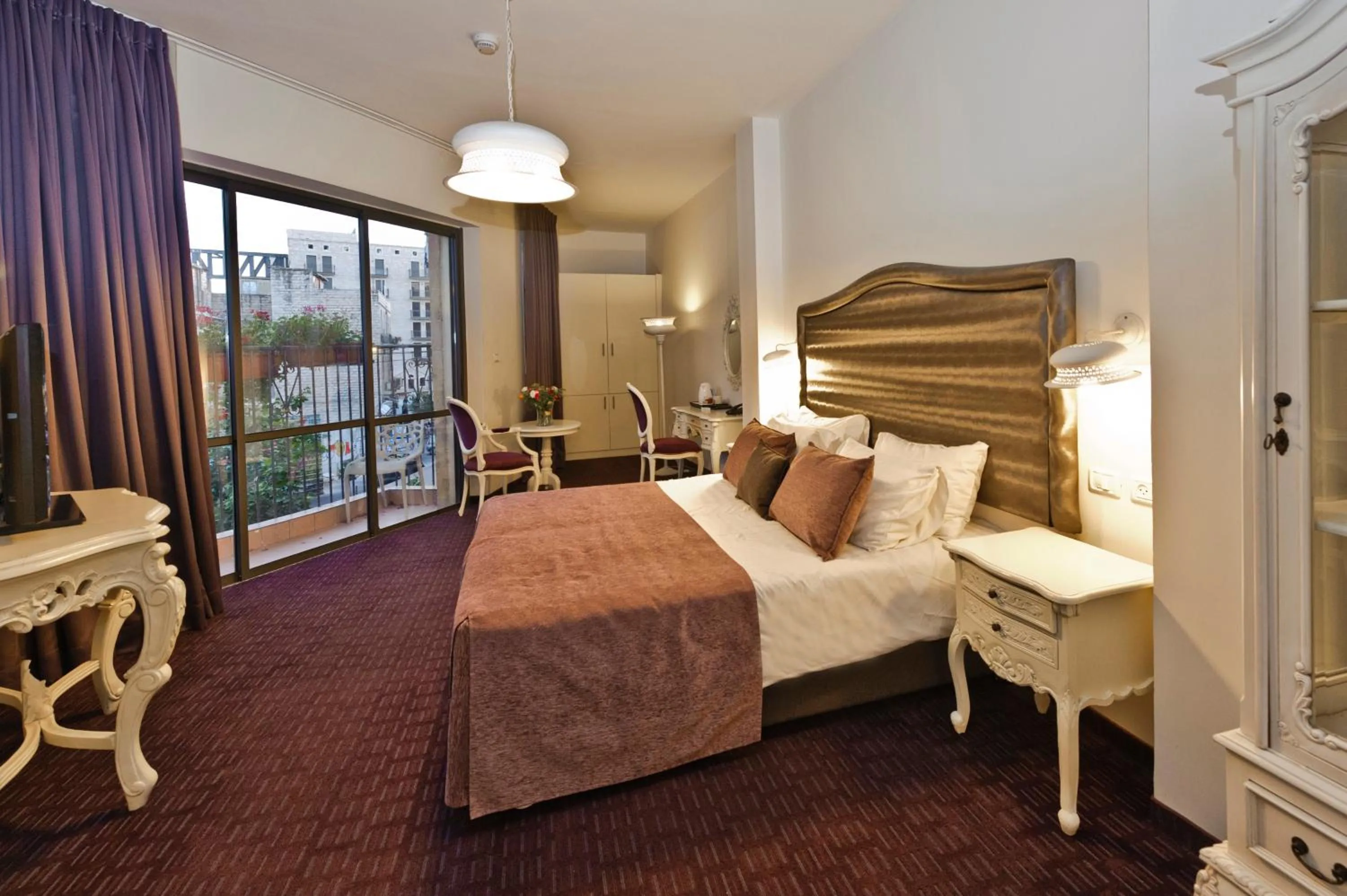 Bed in Jerusalem Inn by Smart Hotels