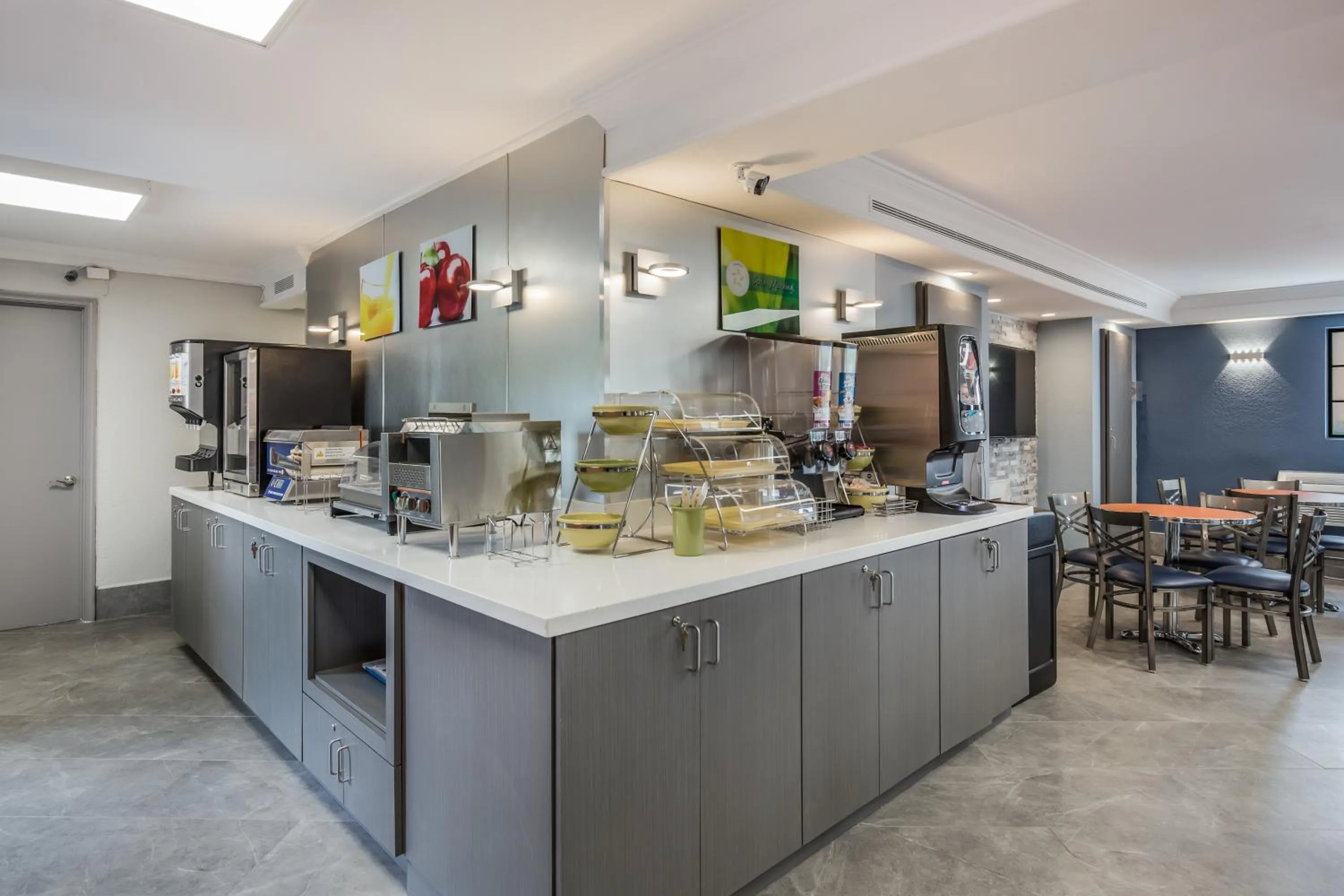 Food and drinks in Quality Inn Hampton - Newport News