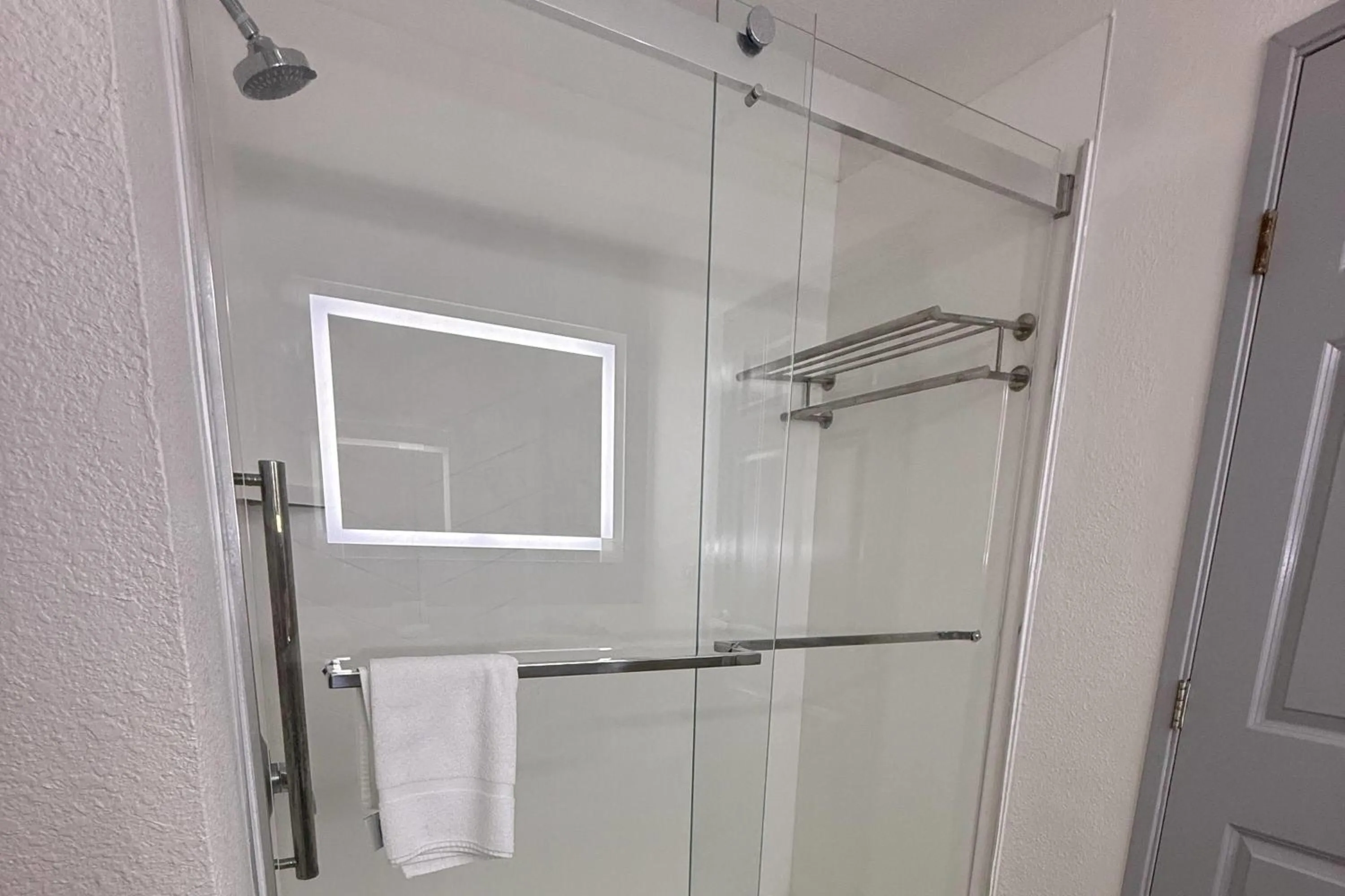 Bathroom in La Quinta Inn & Suites by Wyndham Albuquerque Midtown