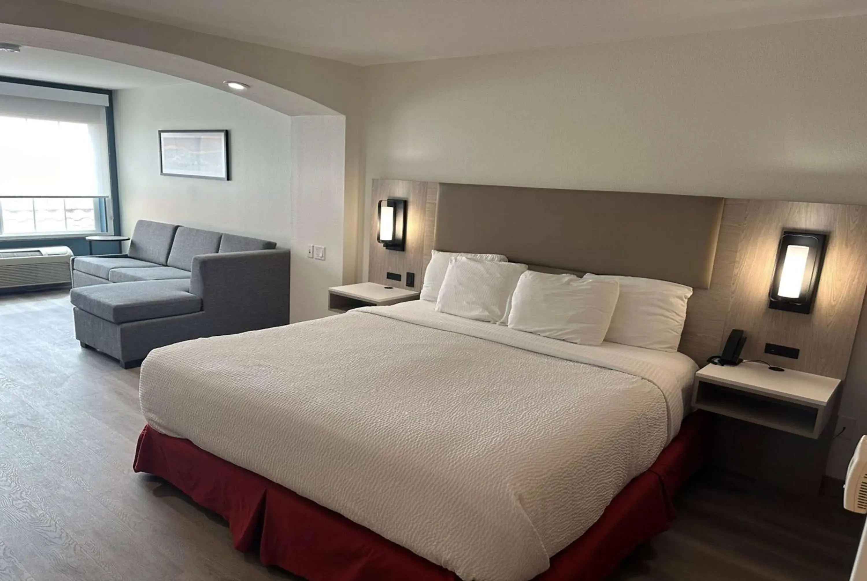 1 Queen Bed, Mobility Impaired Accessible Room, Non-Smoking in La Quinta Inn & Suites by Wyndham Albuquerque Midtown 1 Queen Bed, Mobility Impaired Accessible Room, Non-Smoking in La Quinta Inn & Suites by Wyndham Albuquerque Midtown