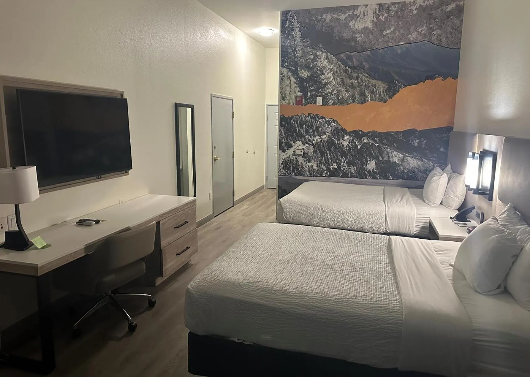 Bed in La Quinta Inn & Suites by Wyndham Albuquerque Midtown
