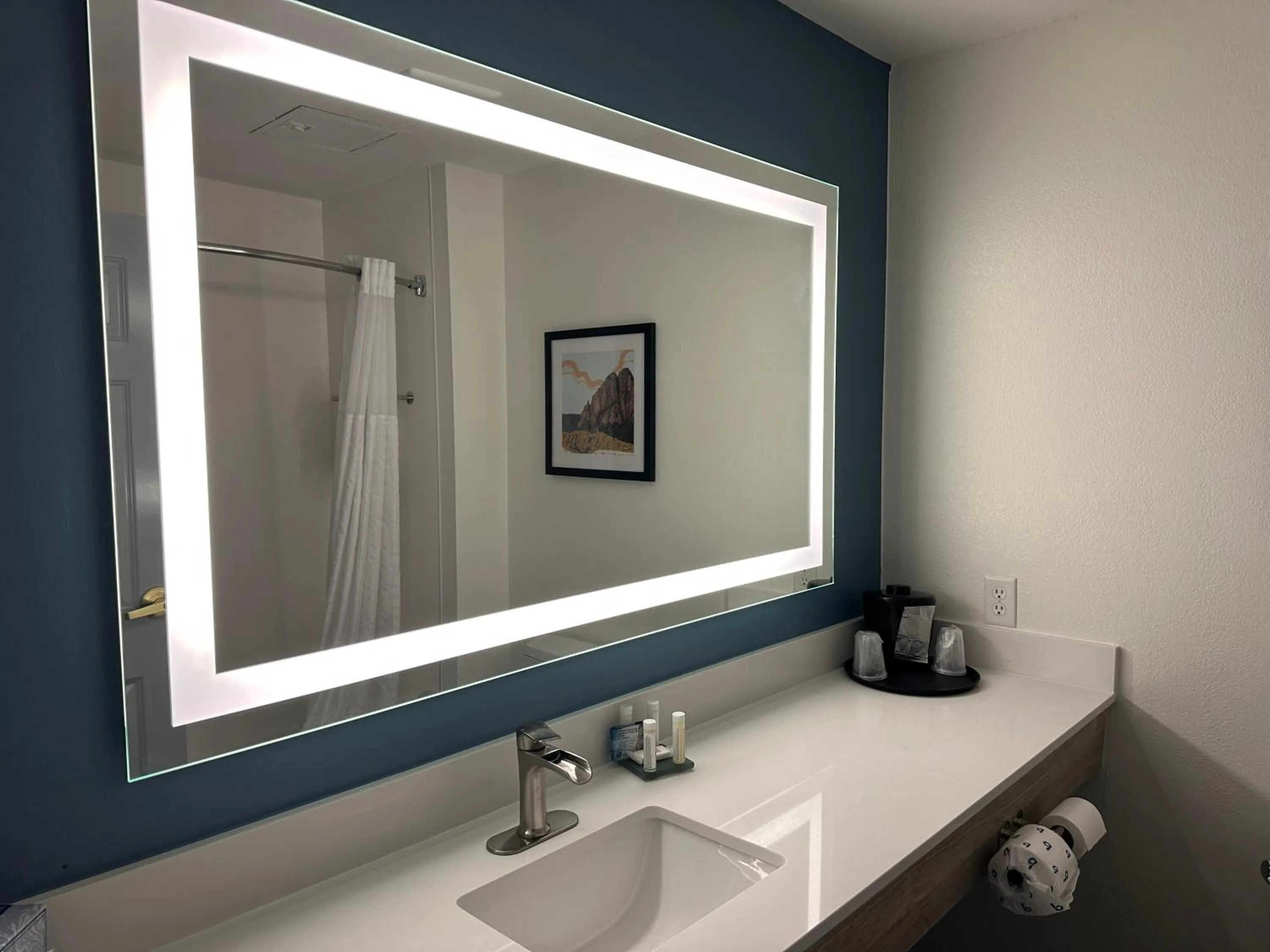 Bathroom in La Quinta Inn & Suites by Wyndham Albuquerque Midtown