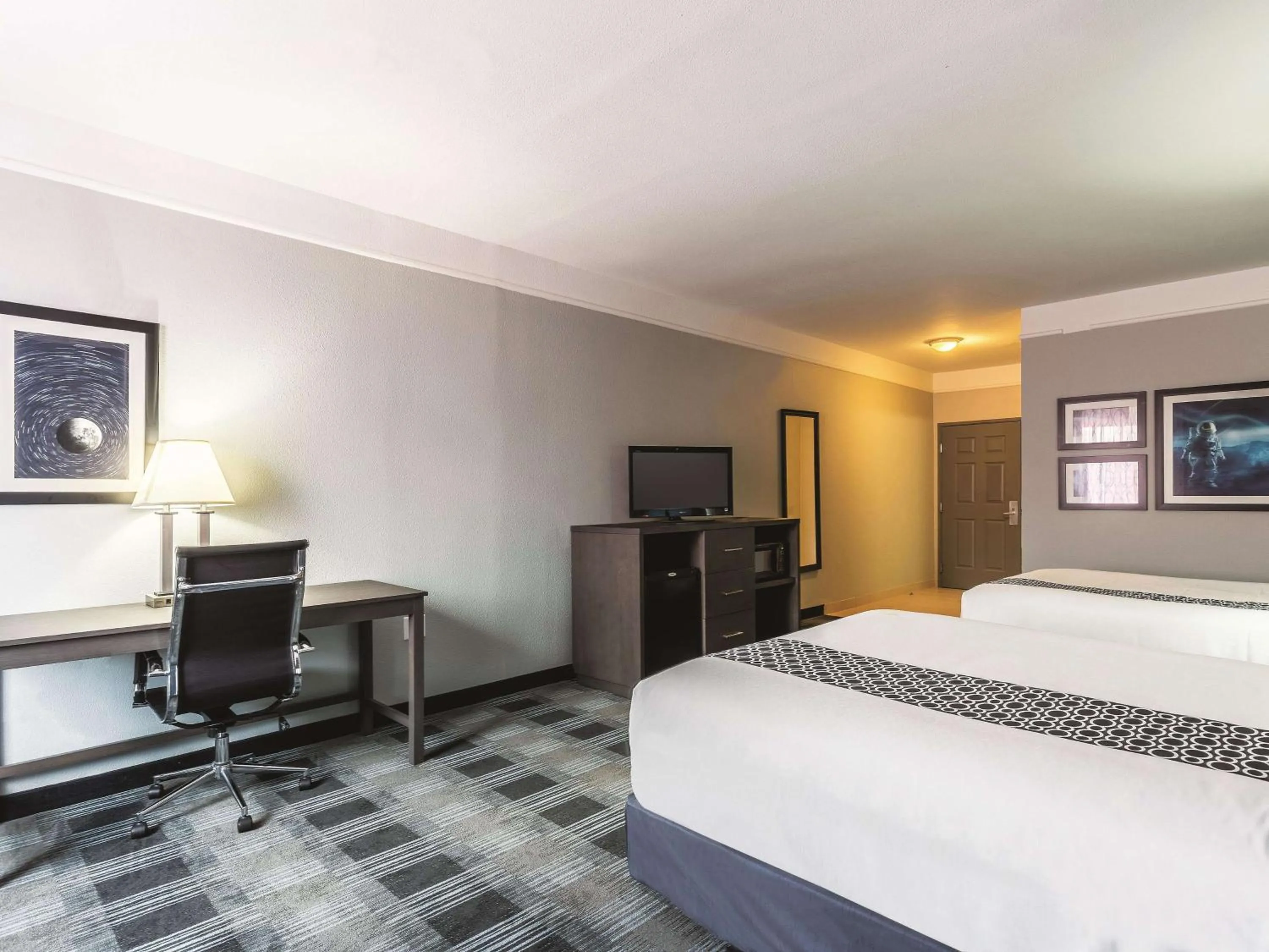 TV and multimedia in La Quinta by Wyndham Houston/Clear Lake-NASA