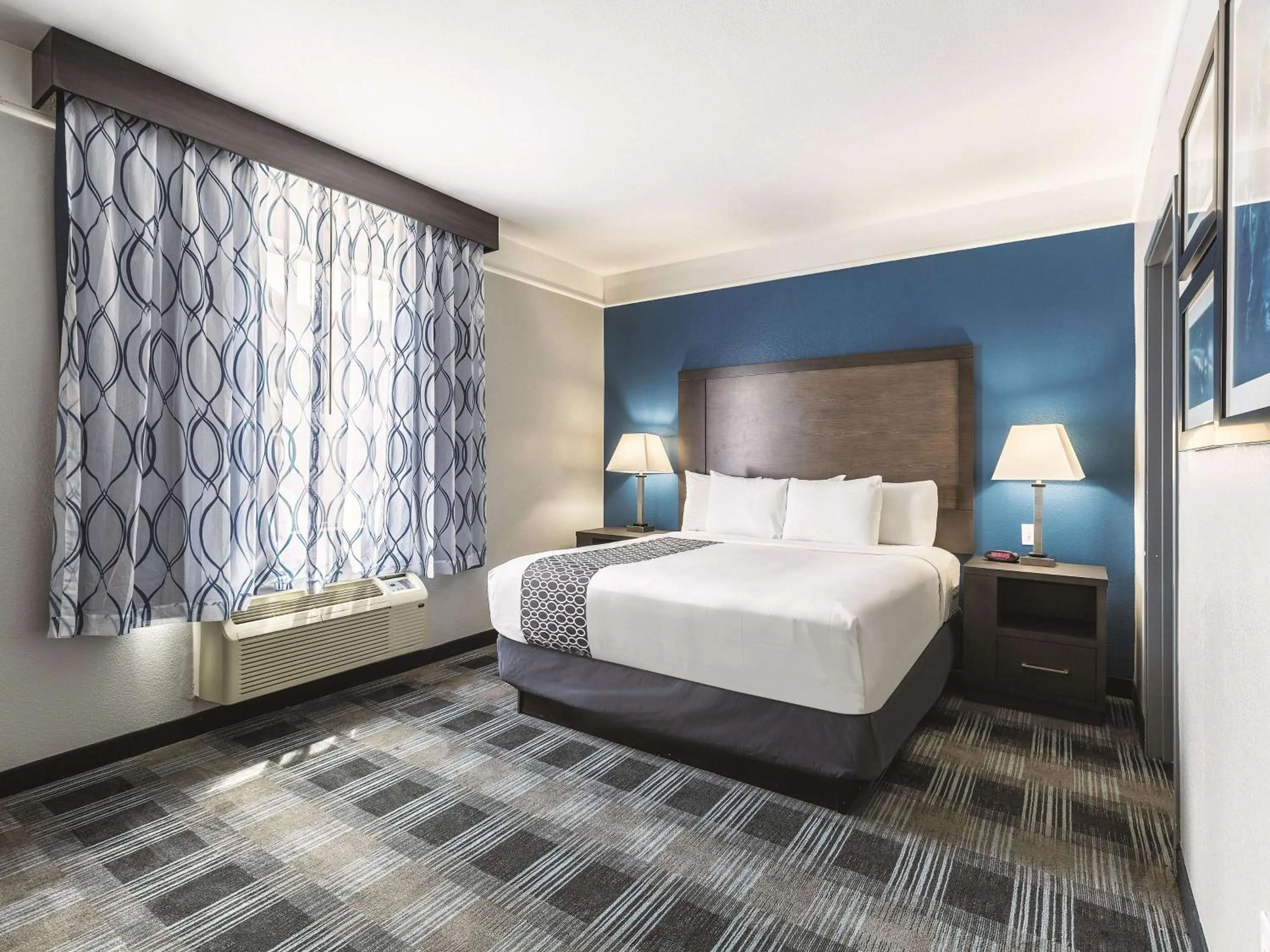 Photo of the whole room in La Quinta by Wyndham Houston/Clear Lake-NASA