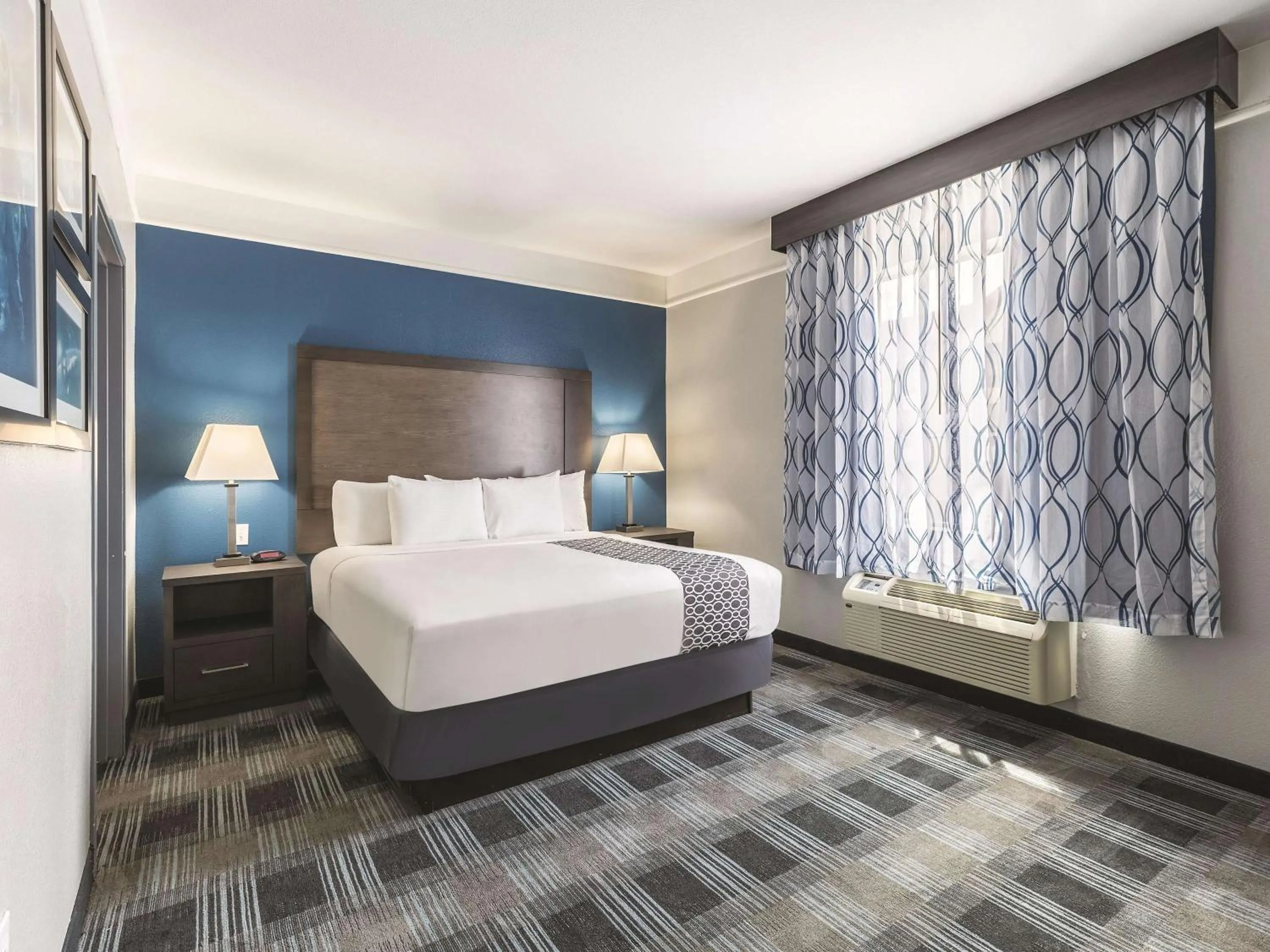 Photo of the whole room in La Quinta by Wyndham Houston/Clear Lake-NASA