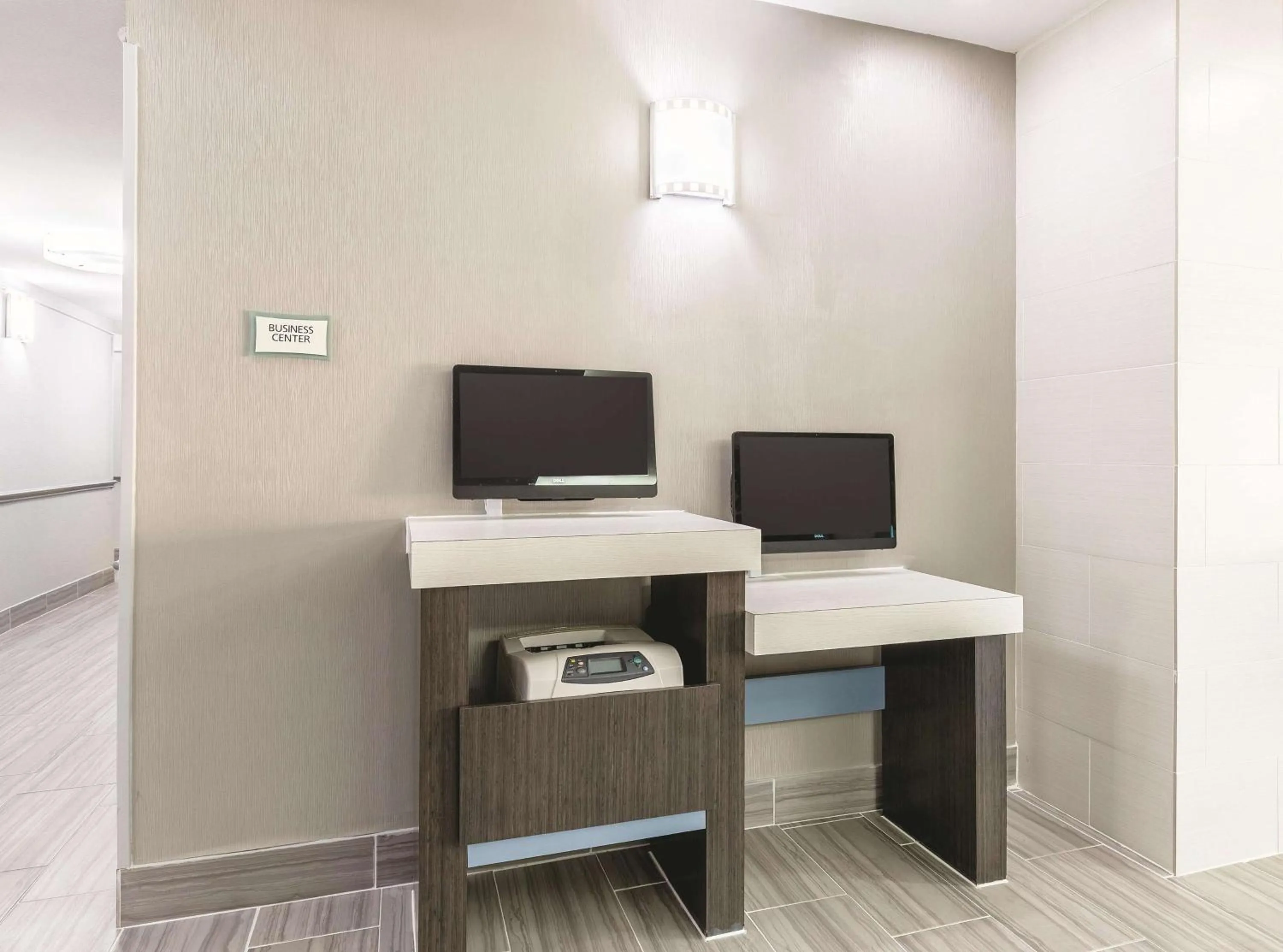 Business facilities in La Quinta by Wyndham Houston/Clear Lake-NASA