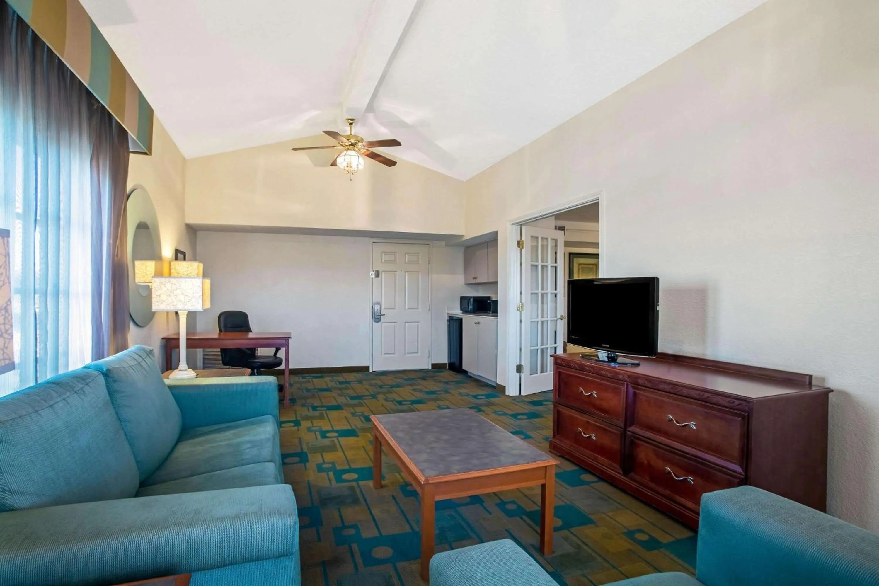 Photo of the whole room in La Quinta Inn by Wyndham Killeen - Fort Hood