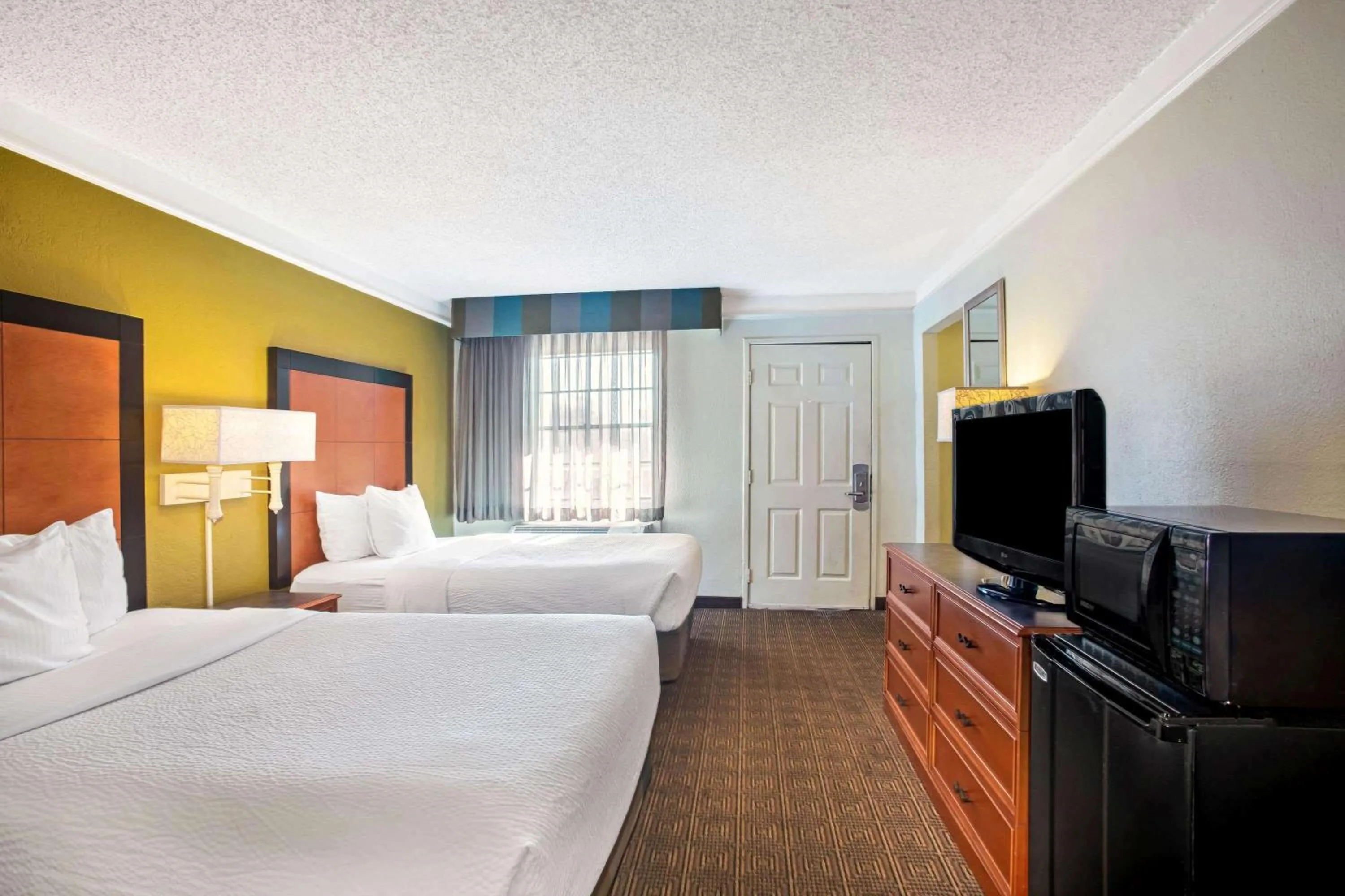 Photo of the whole room, Bed in La Quinta Inn by Wyndham Killeen - Fort Hood