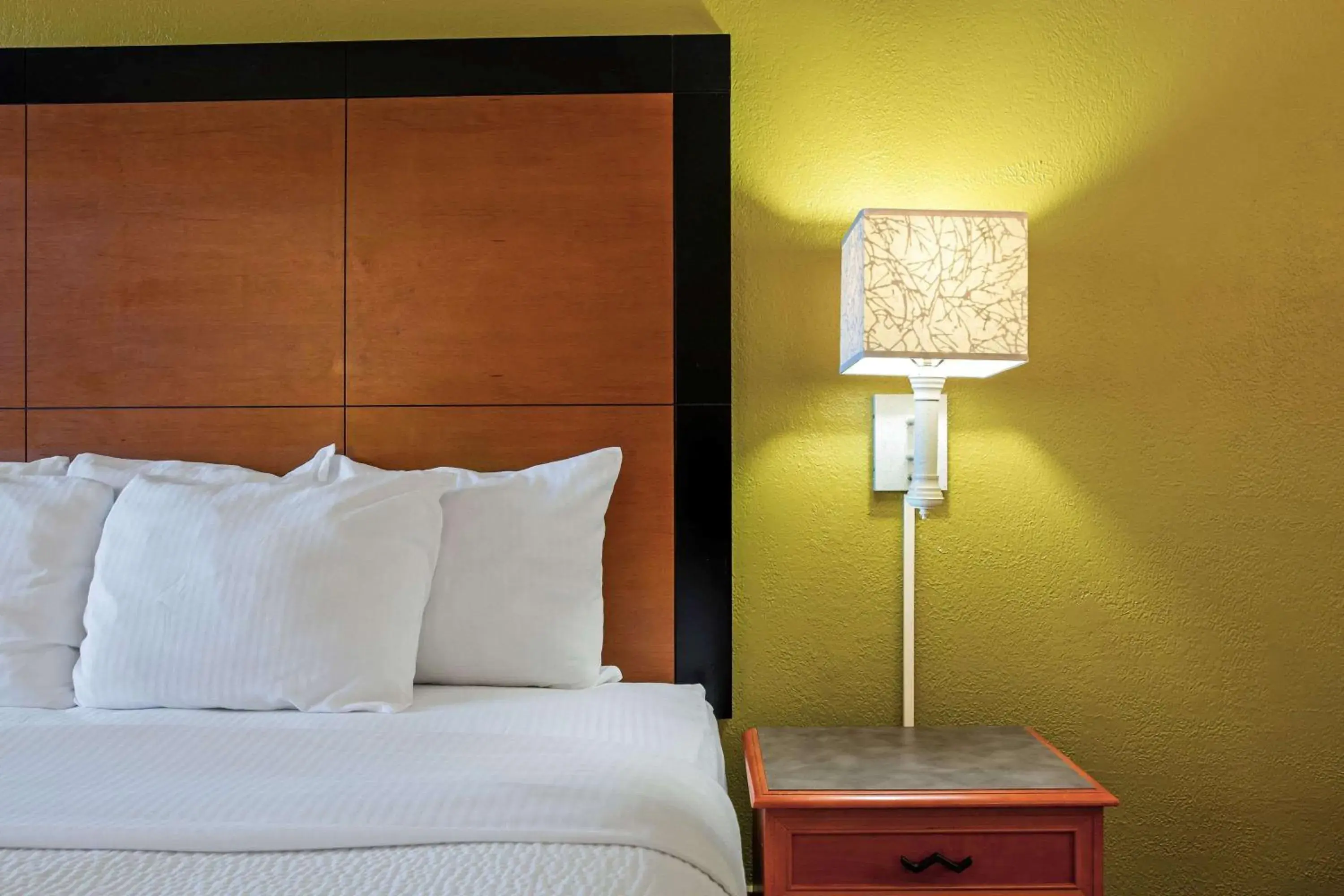 Deluxe King Suite - Non-Smoking in La Quinta Inn by Wyndham Killeen - Fort Hood Deluxe King Suite - Non-Smoking in La Quinta Inn by Wyndham Killeen - Fort Hood