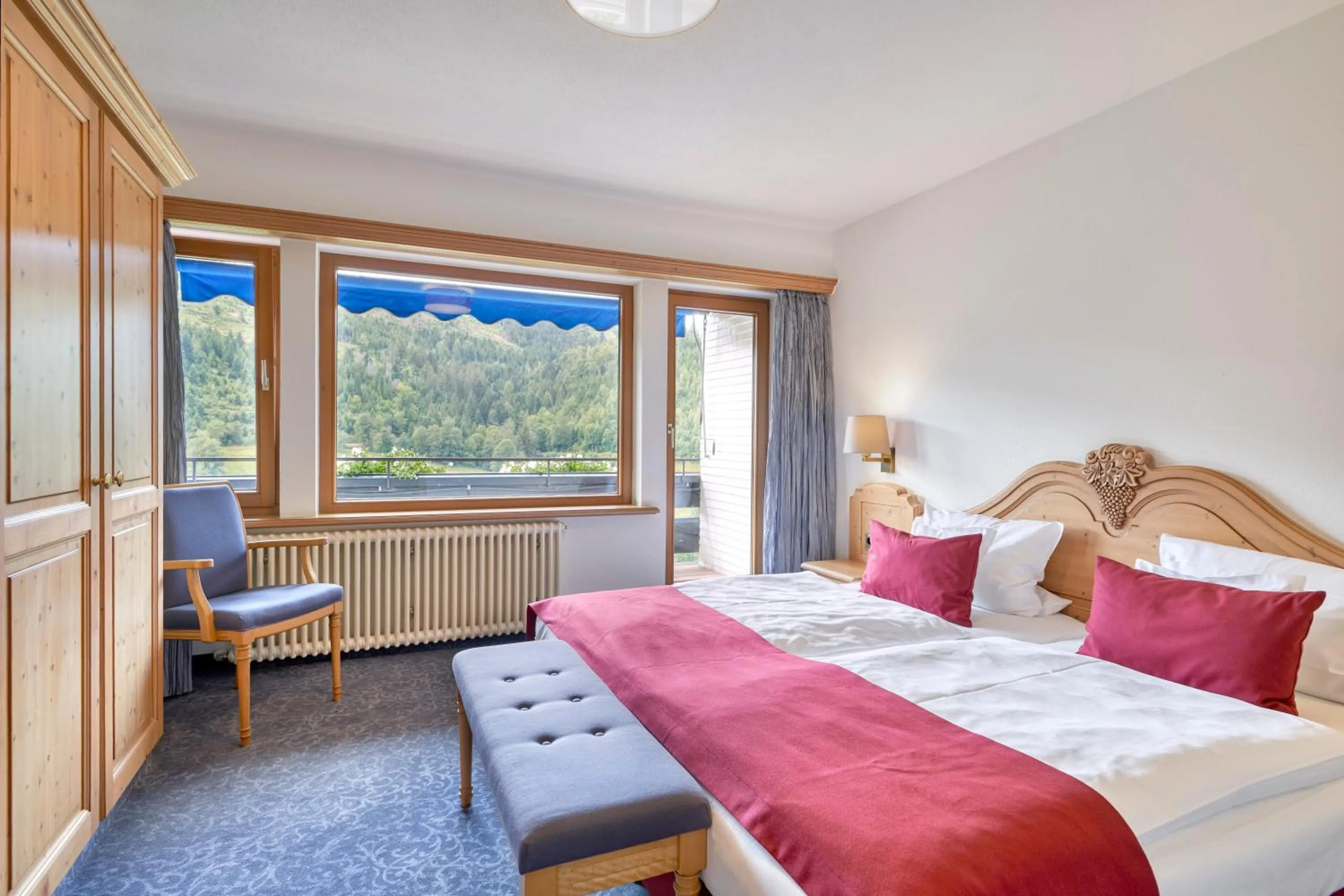 Bedroom, Bed in Hotel Traube Tonbach