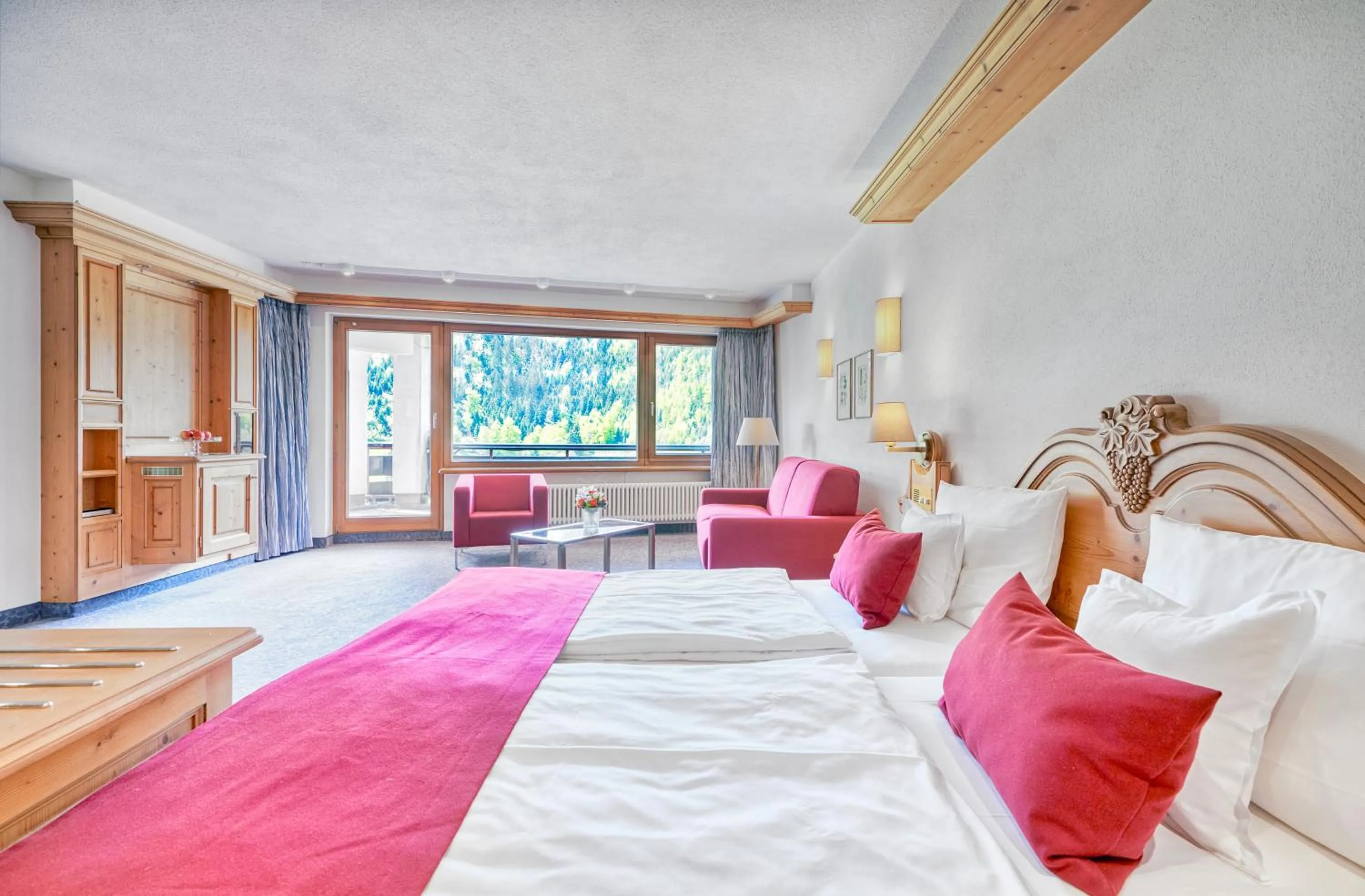 Photo of the whole room, Bed in Hotel Traube Tonbach