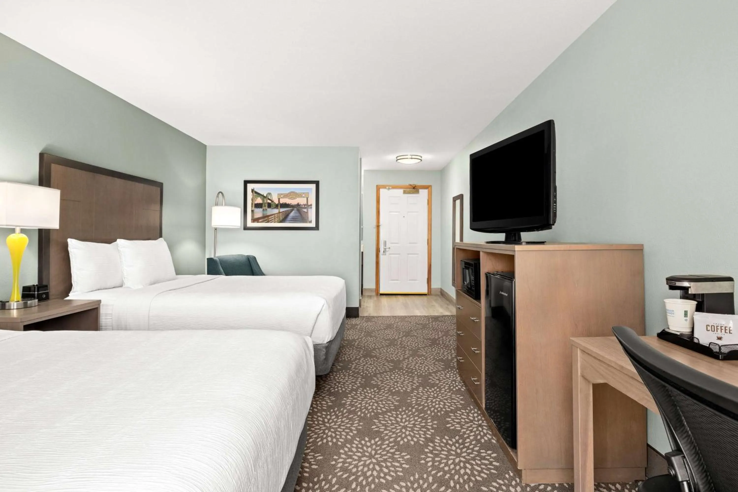 Photo of the whole room, Bed in La Quinta by Wyndham Newport