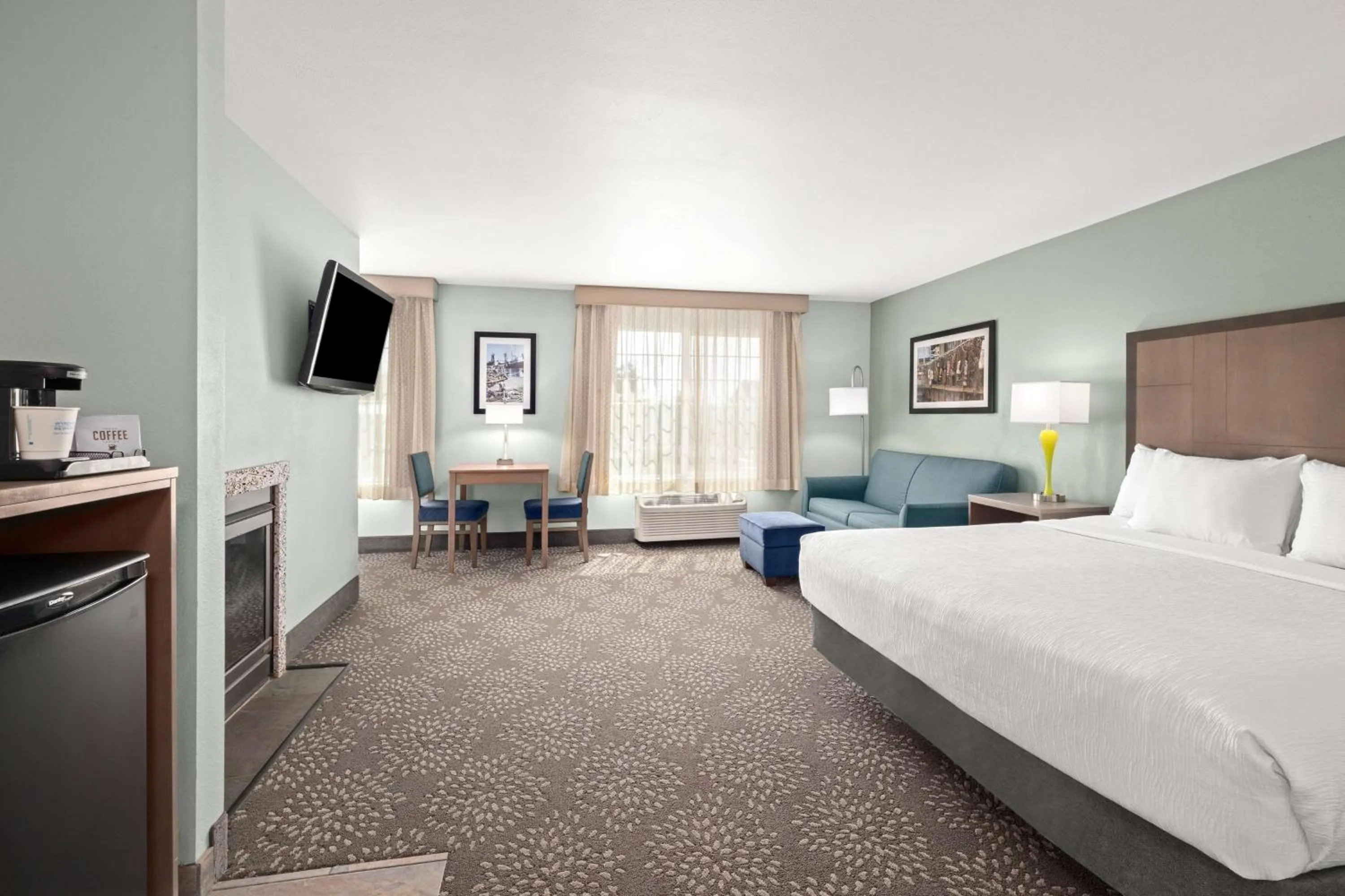 Photo of the whole room, Bed in La Quinta by Wyndham Newport