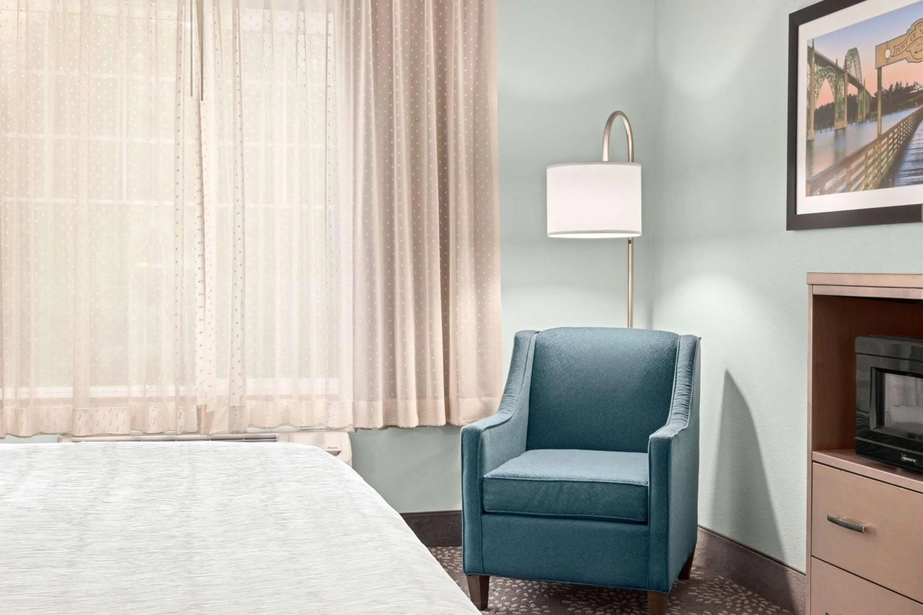 Photo of the whole room, Bed in La Quinta by Wyndham Newport