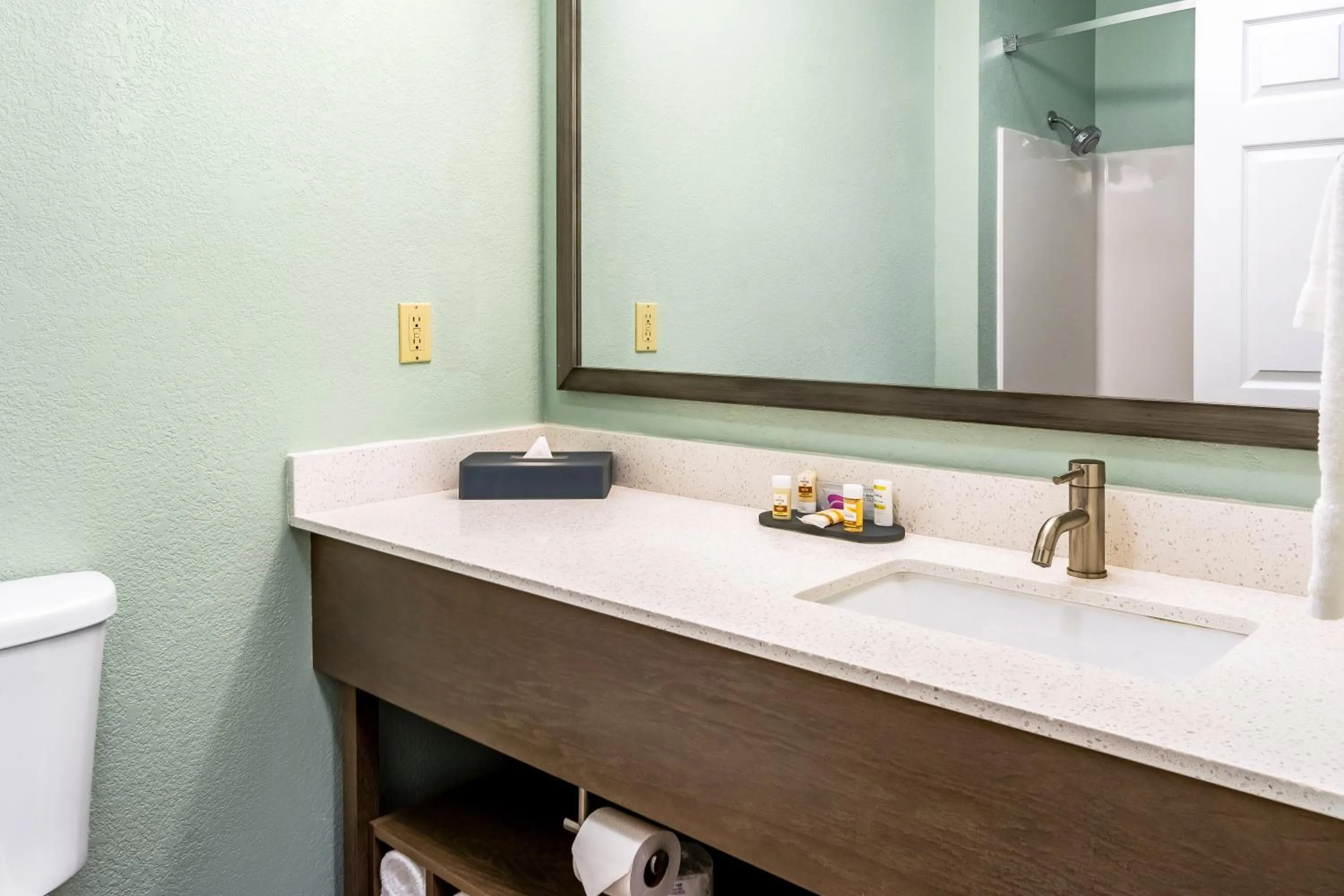 Bathroom in La Quinta by Wyndham Newport