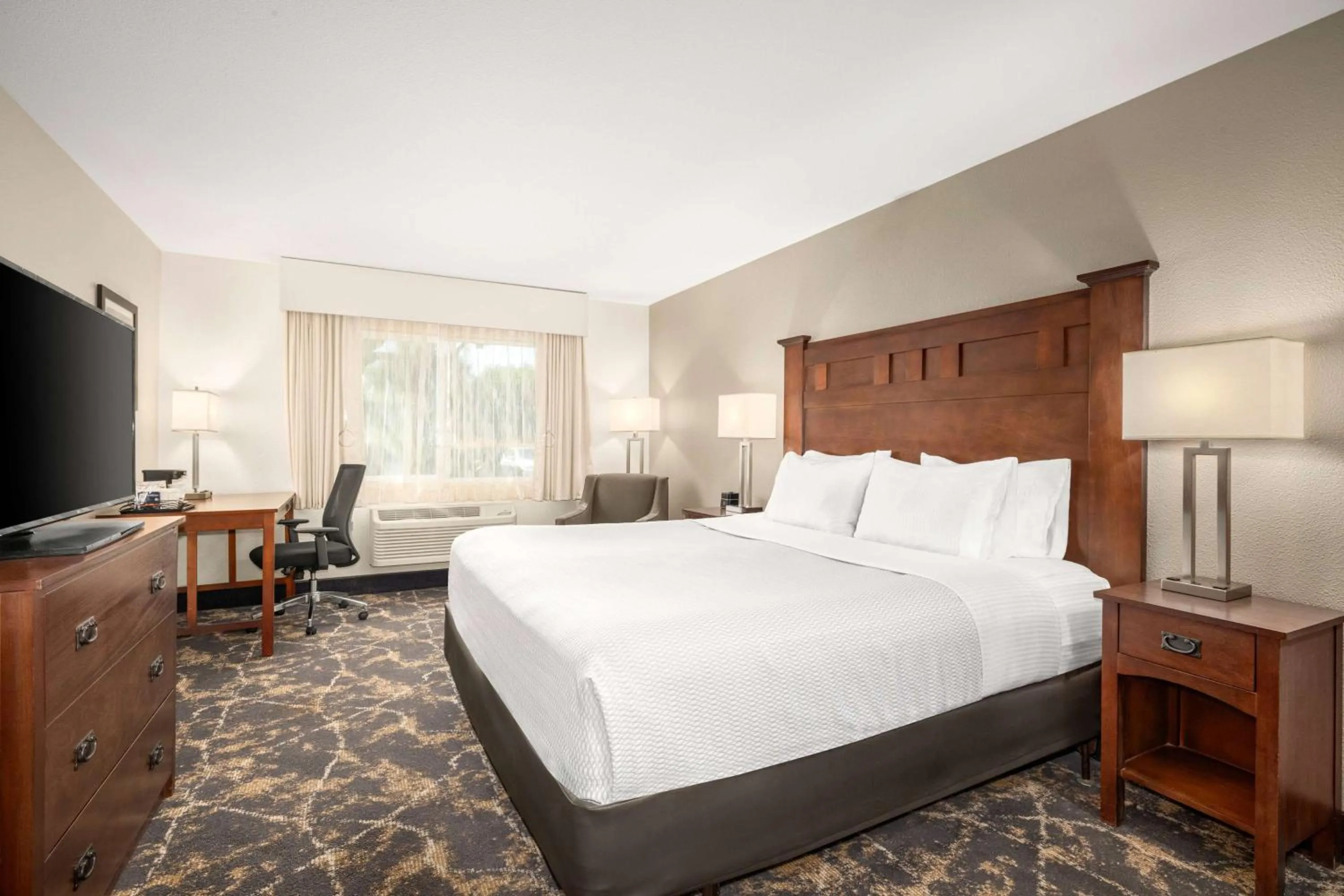 Photo of the whole room, Bed in La Quinta by Wyndham Grants Pass