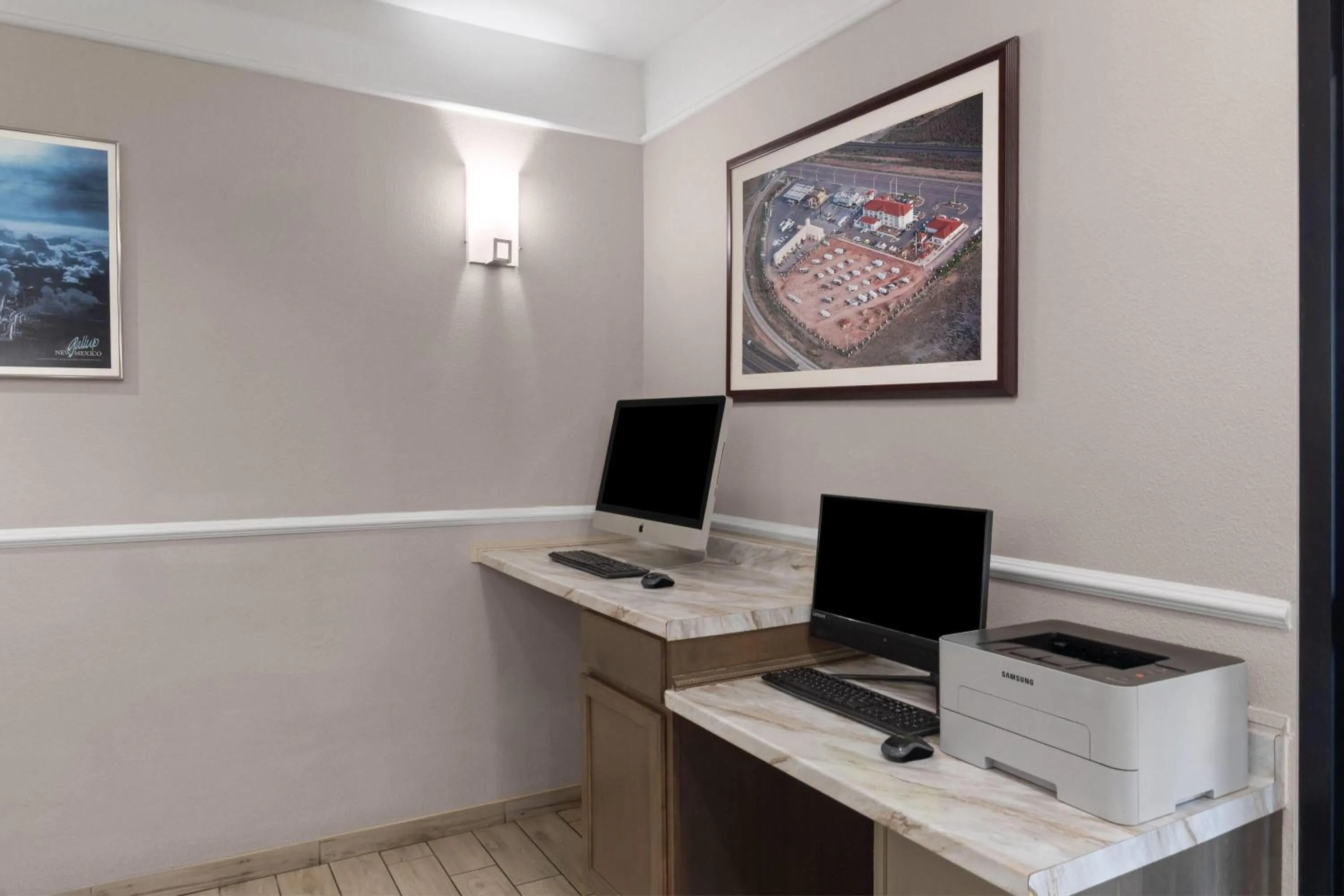 Business facilities in La Quinta by Wyndham Gallup