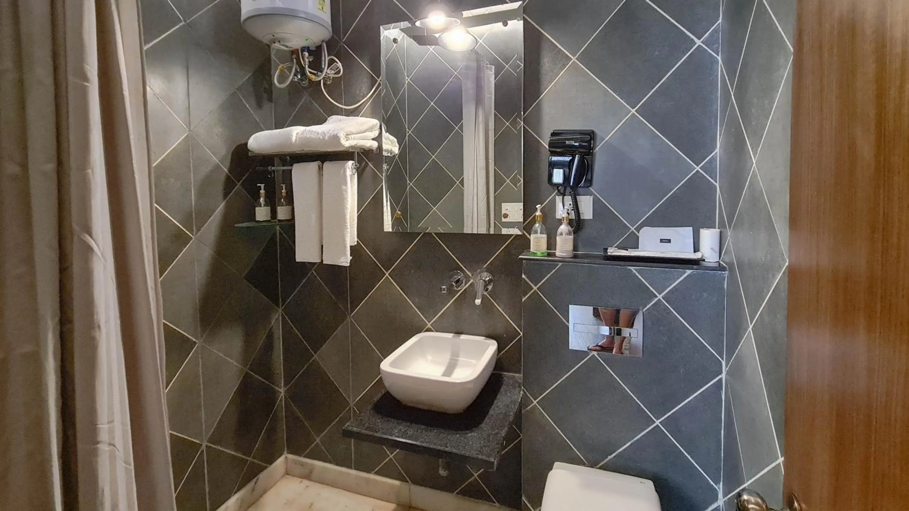 Shower in Ekaa Villa near Taj Mahal