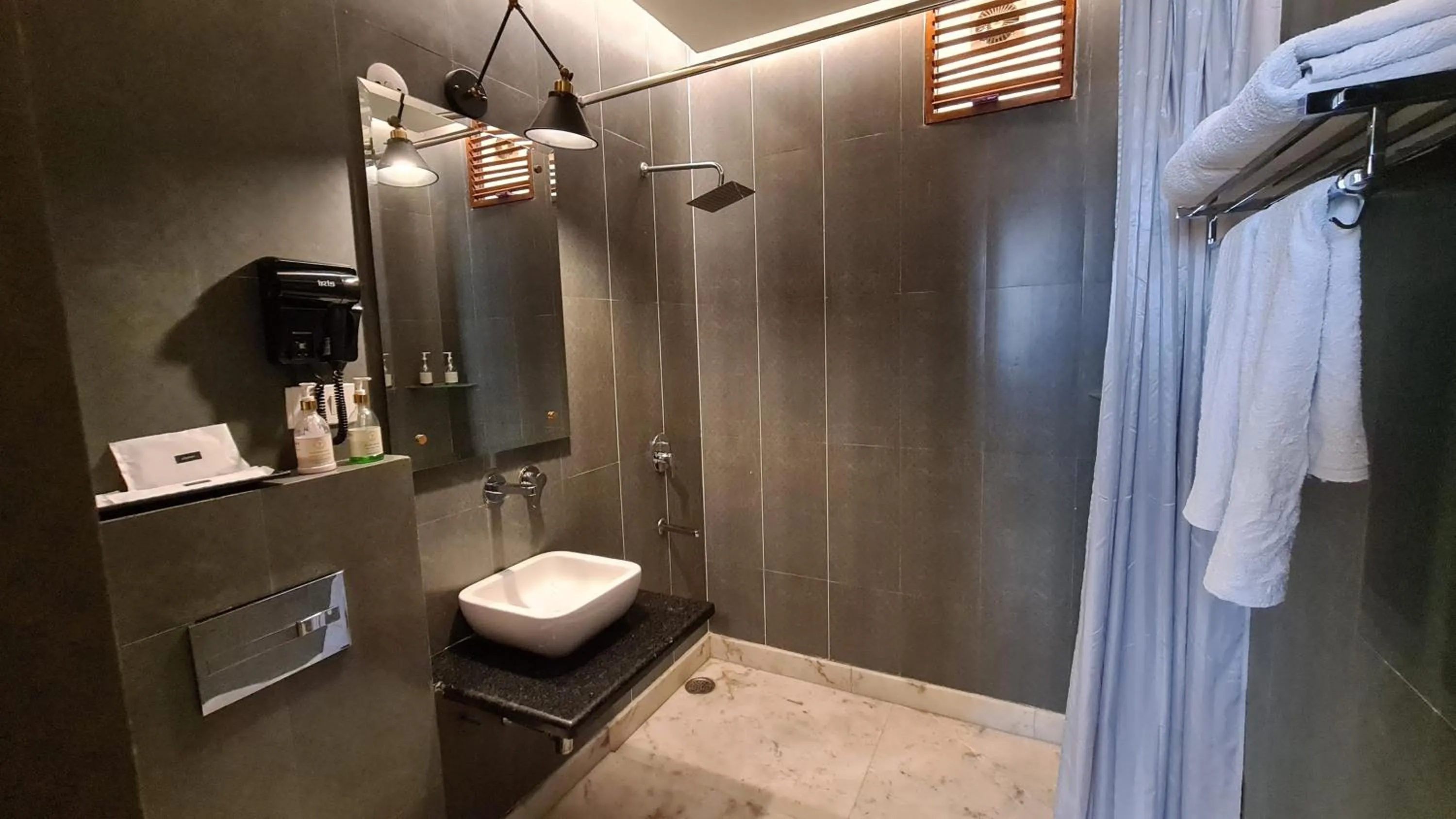 Shower in Ekaa Villa near Taj Mahal