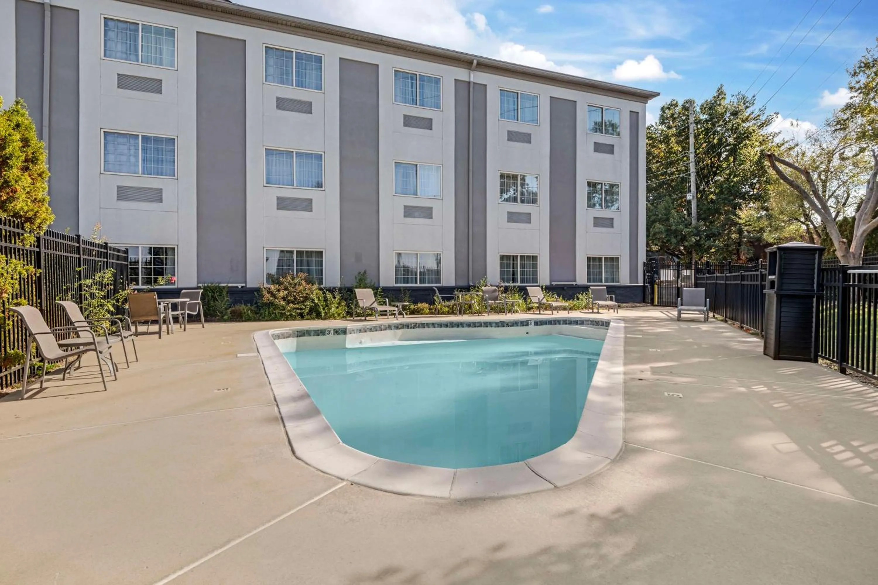 Pool view in Best Western Louisville Airport Expo