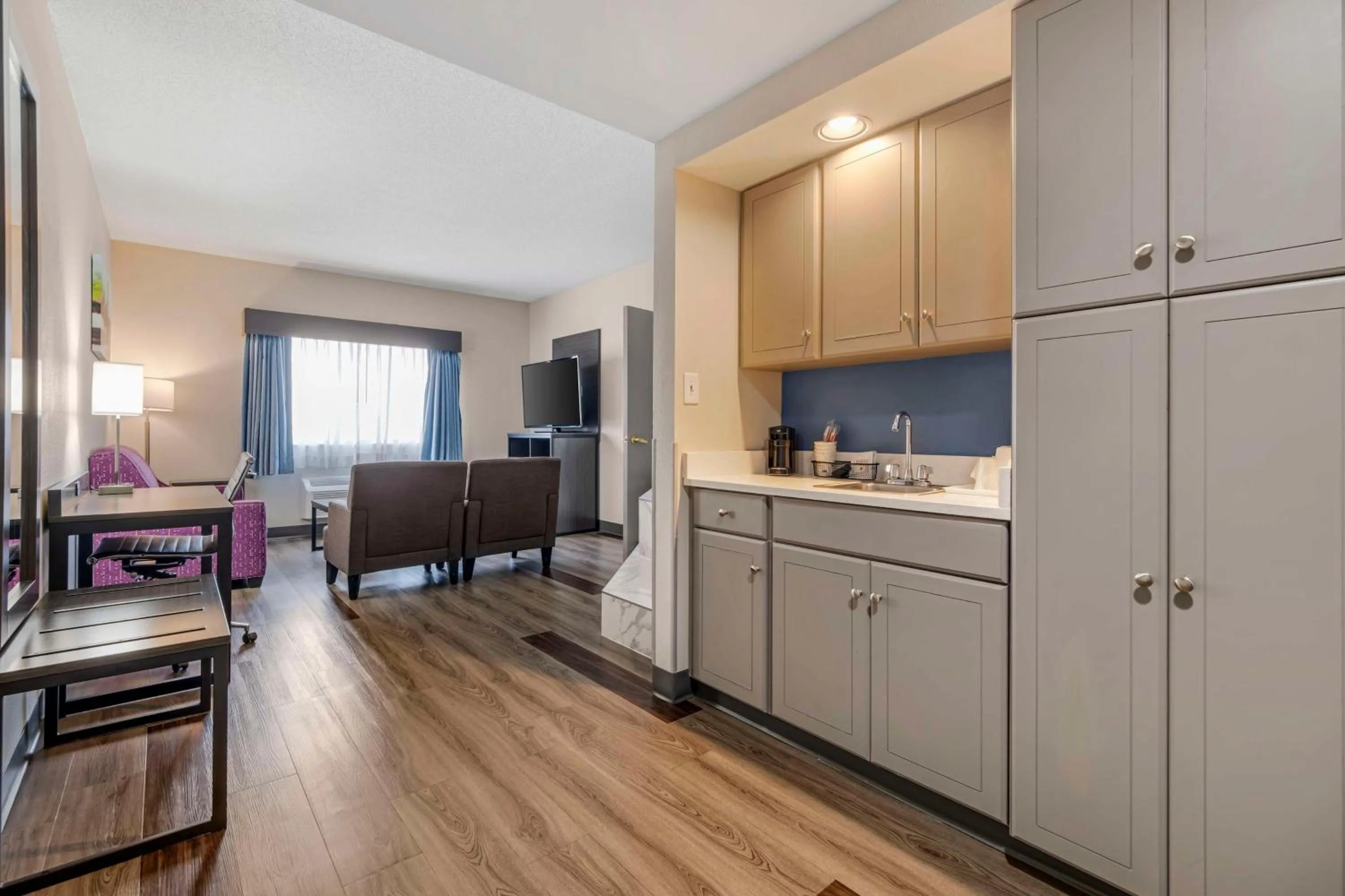 Bedroom in Best Western Louisville Airport Expo