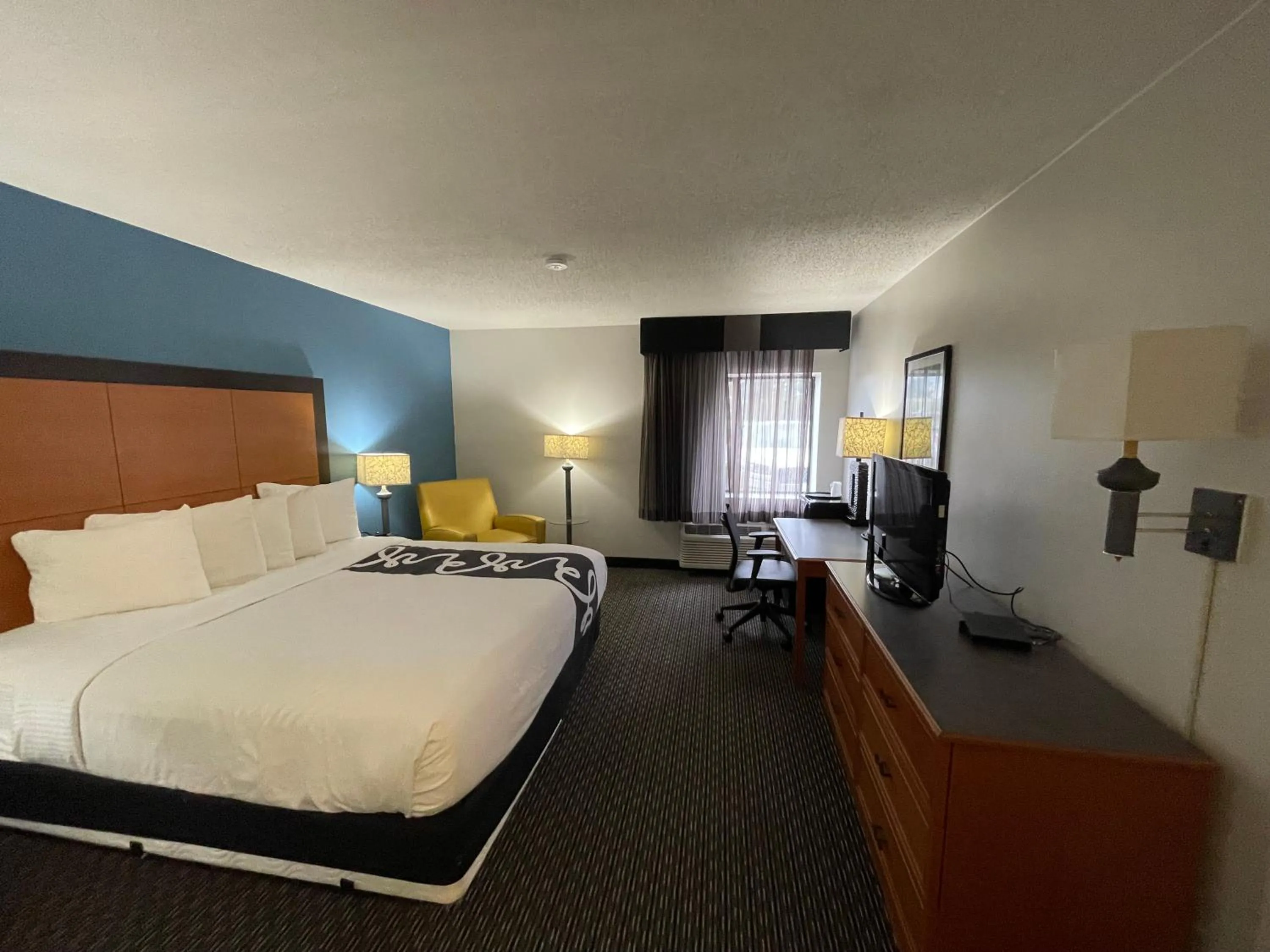 Photo of the whole room in La Quinta by Wyndham Baton Rouge Siegen Lane