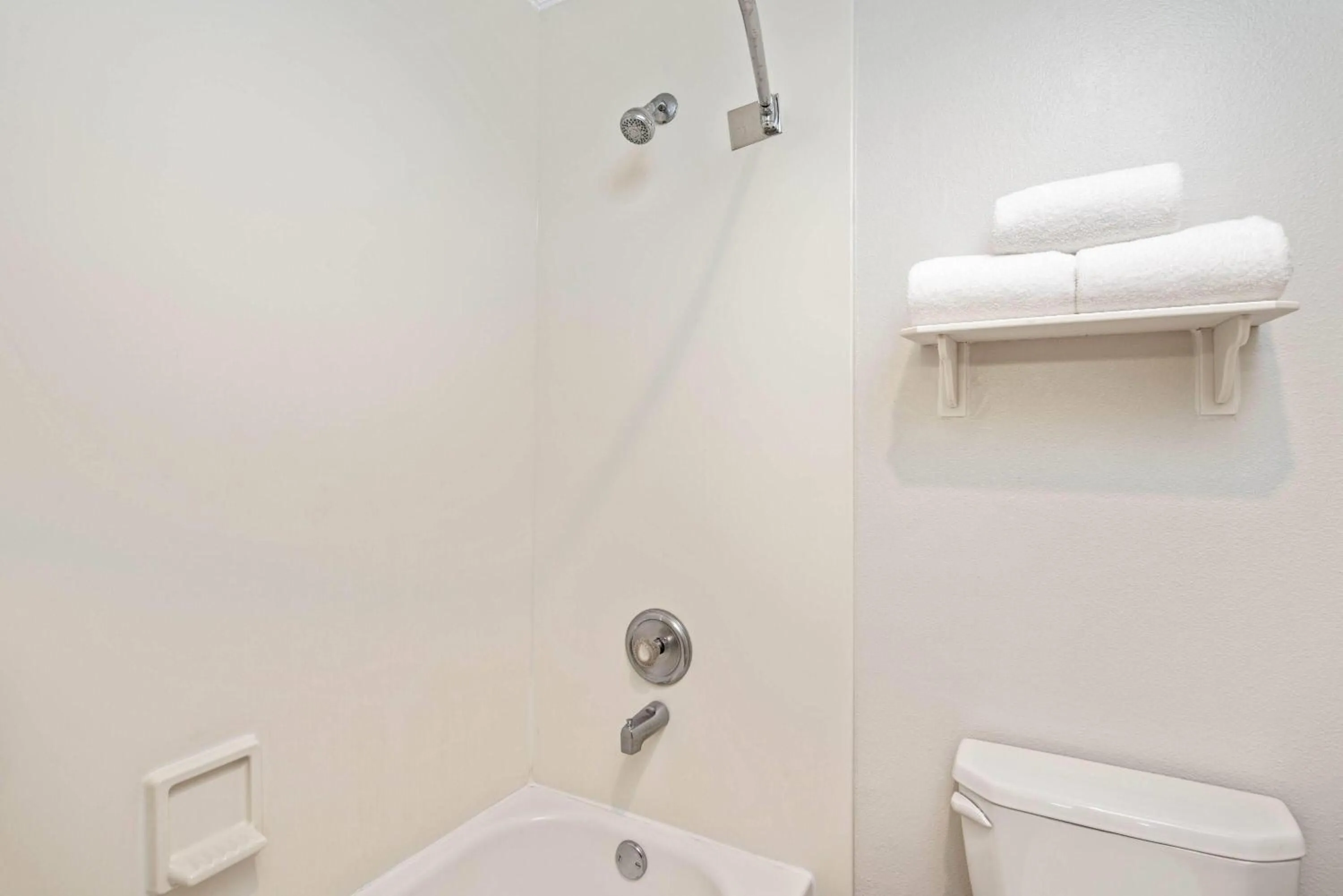 Bathroom in La Quinta by Wyndham Baton Rouge Siegen Lane