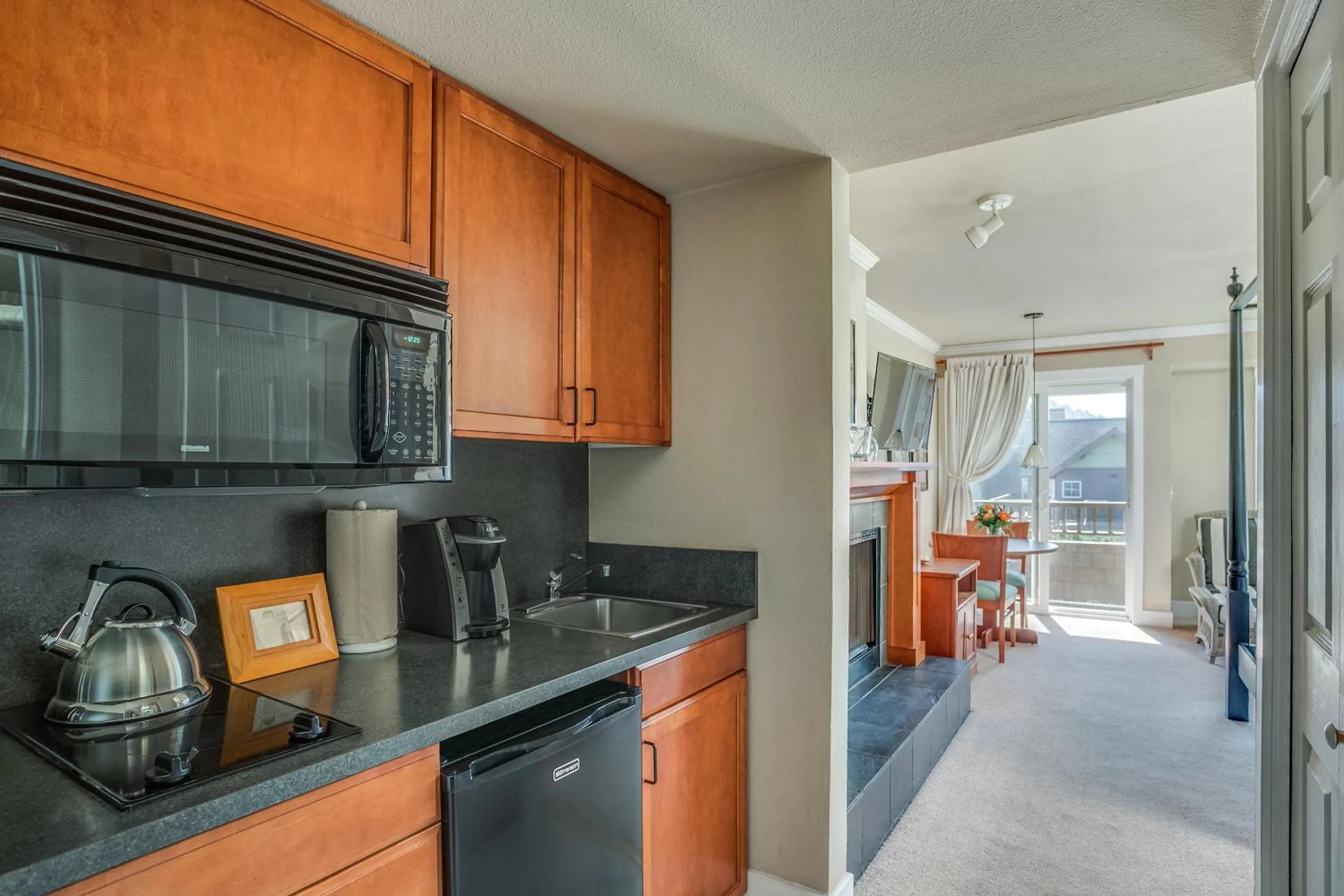 Kitchen or kitchenette in Cannon Beach Hotel Collection