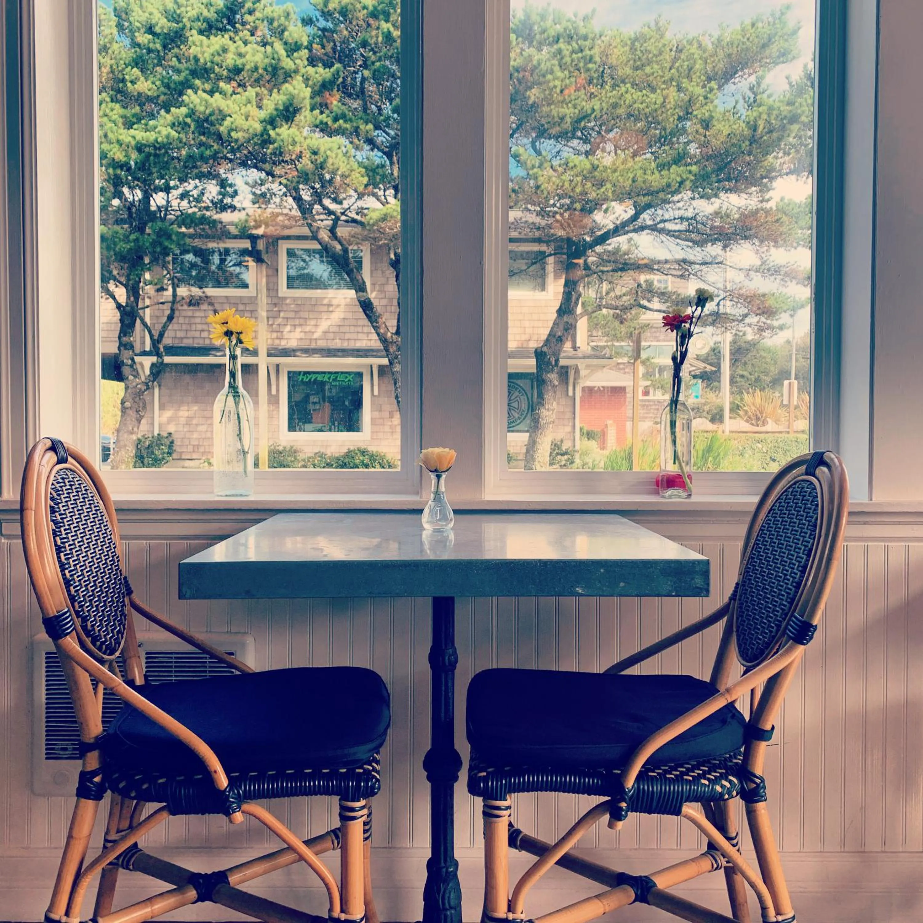 Dining area in Cannon Beach Hotel Collection