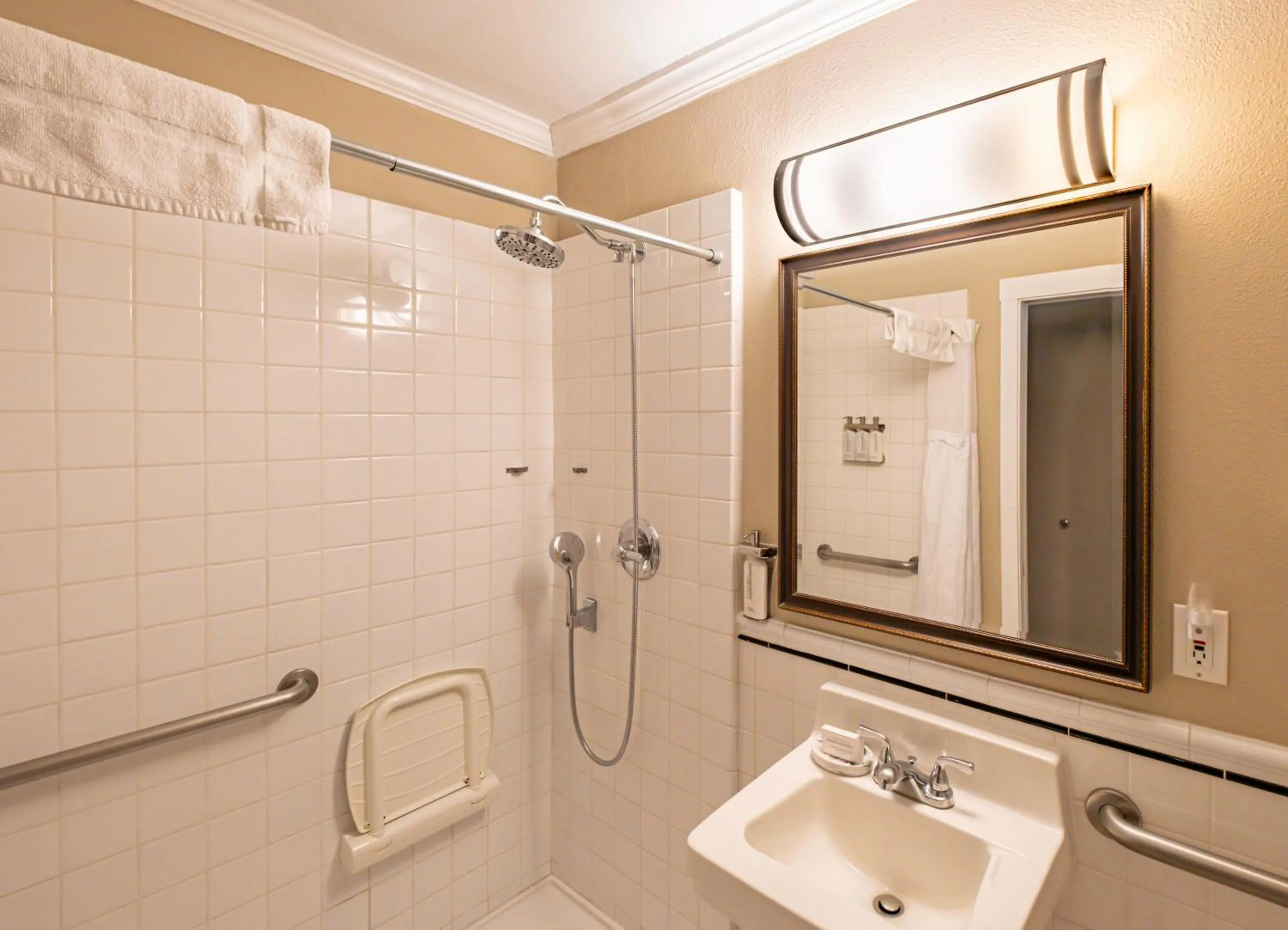 Bathroom in Cannon Beach Hotel Collection