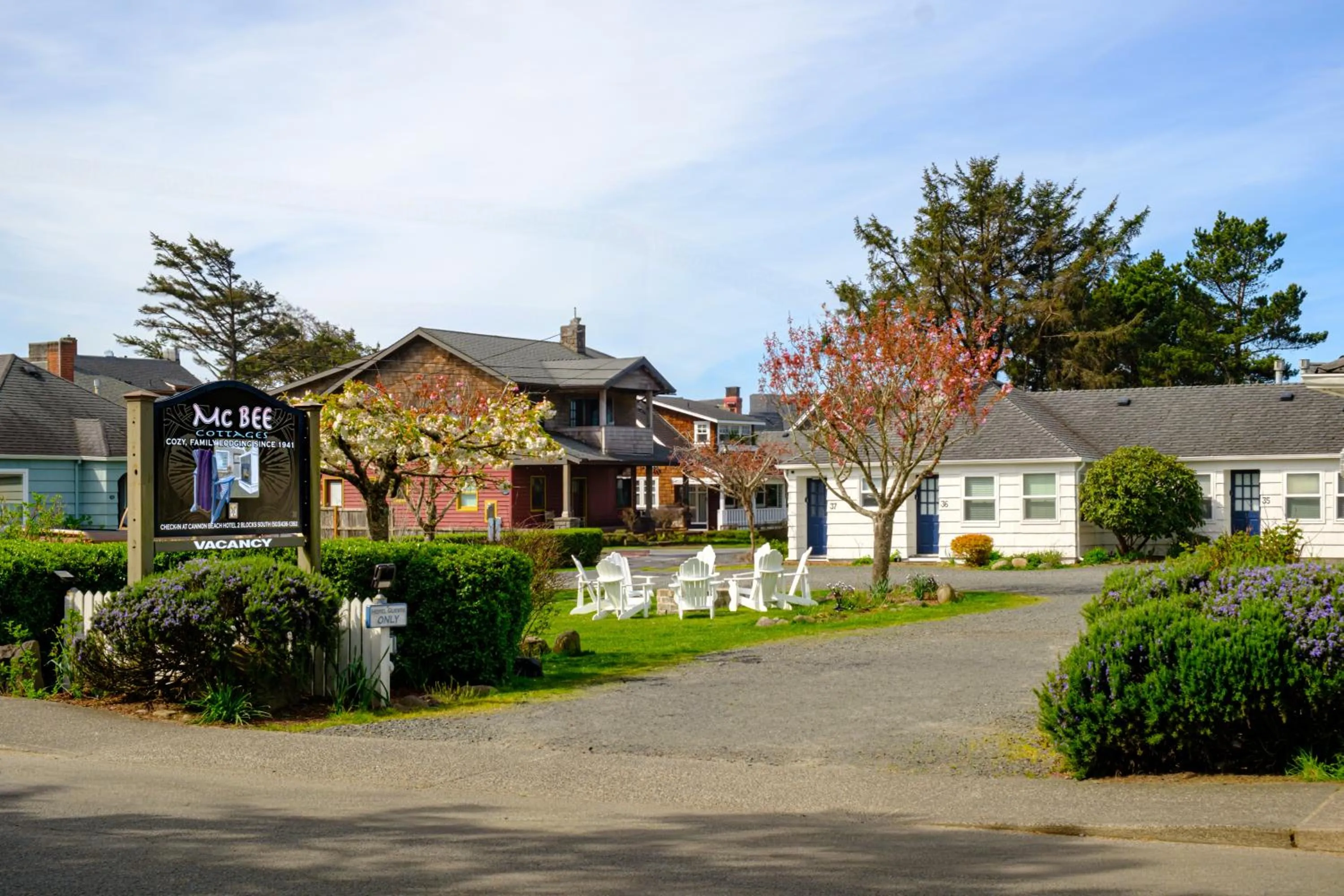 Property building in Cannon Beach Hotel Collection