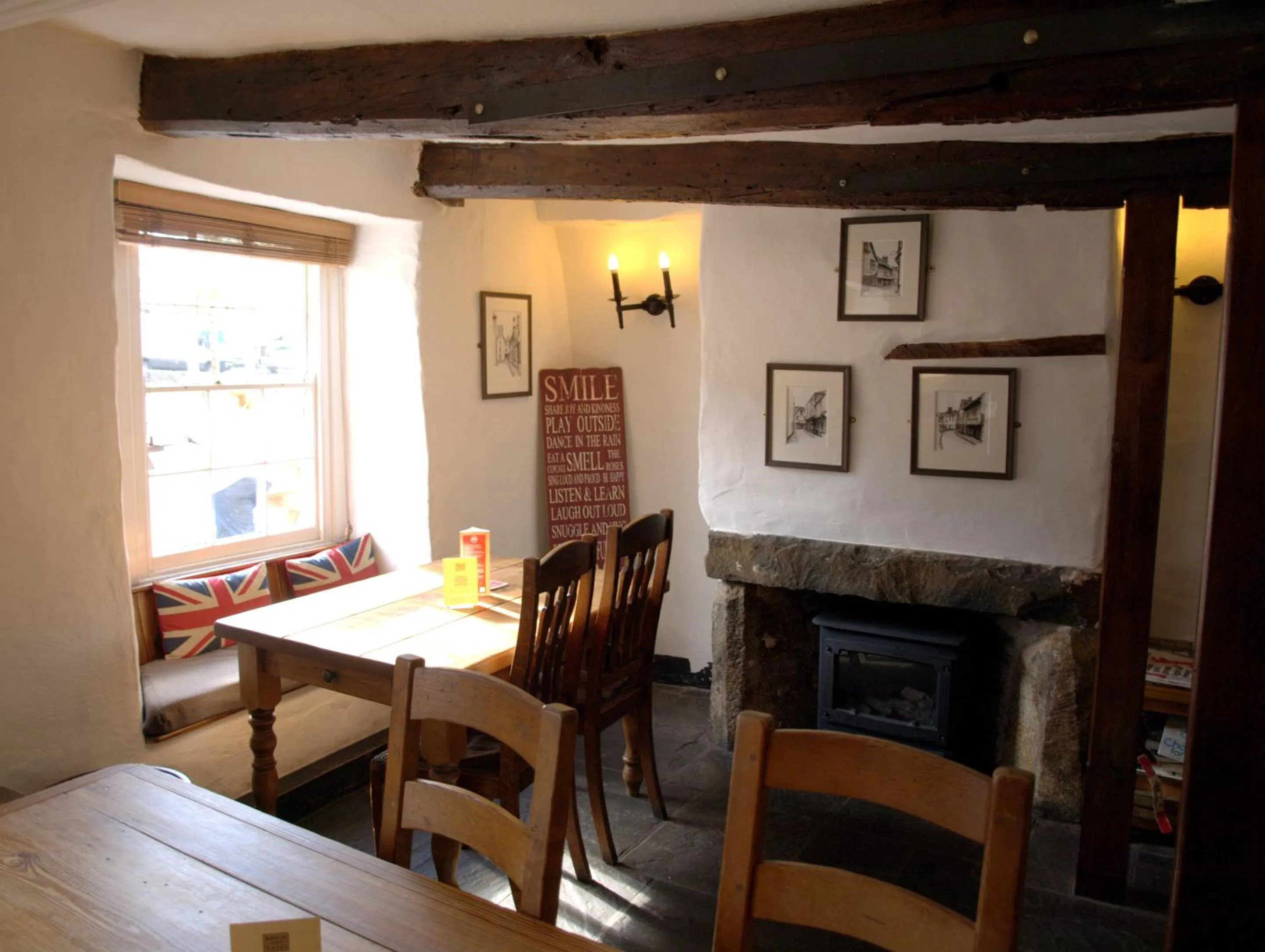 Lounge or bar in Kings Arms Hotel