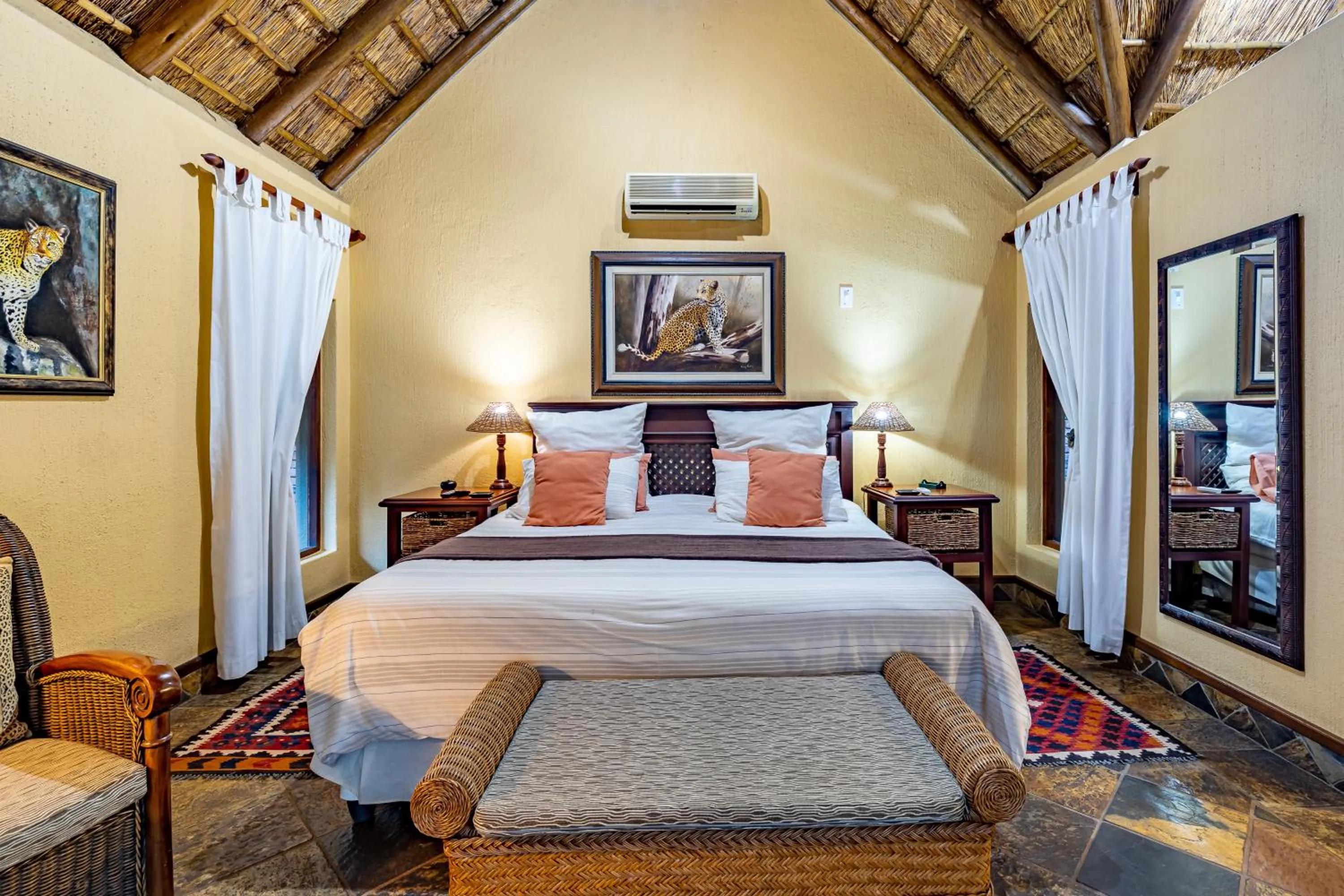Bed in Mhlati Guest Cottages