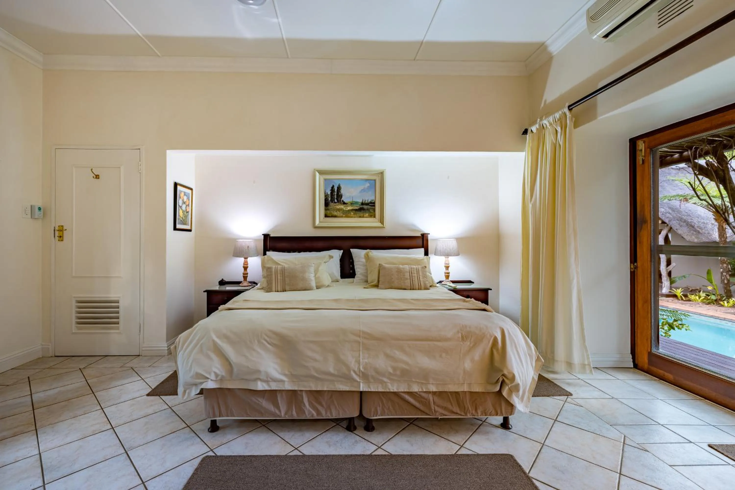 Bed in Mhlati Guest Cottages