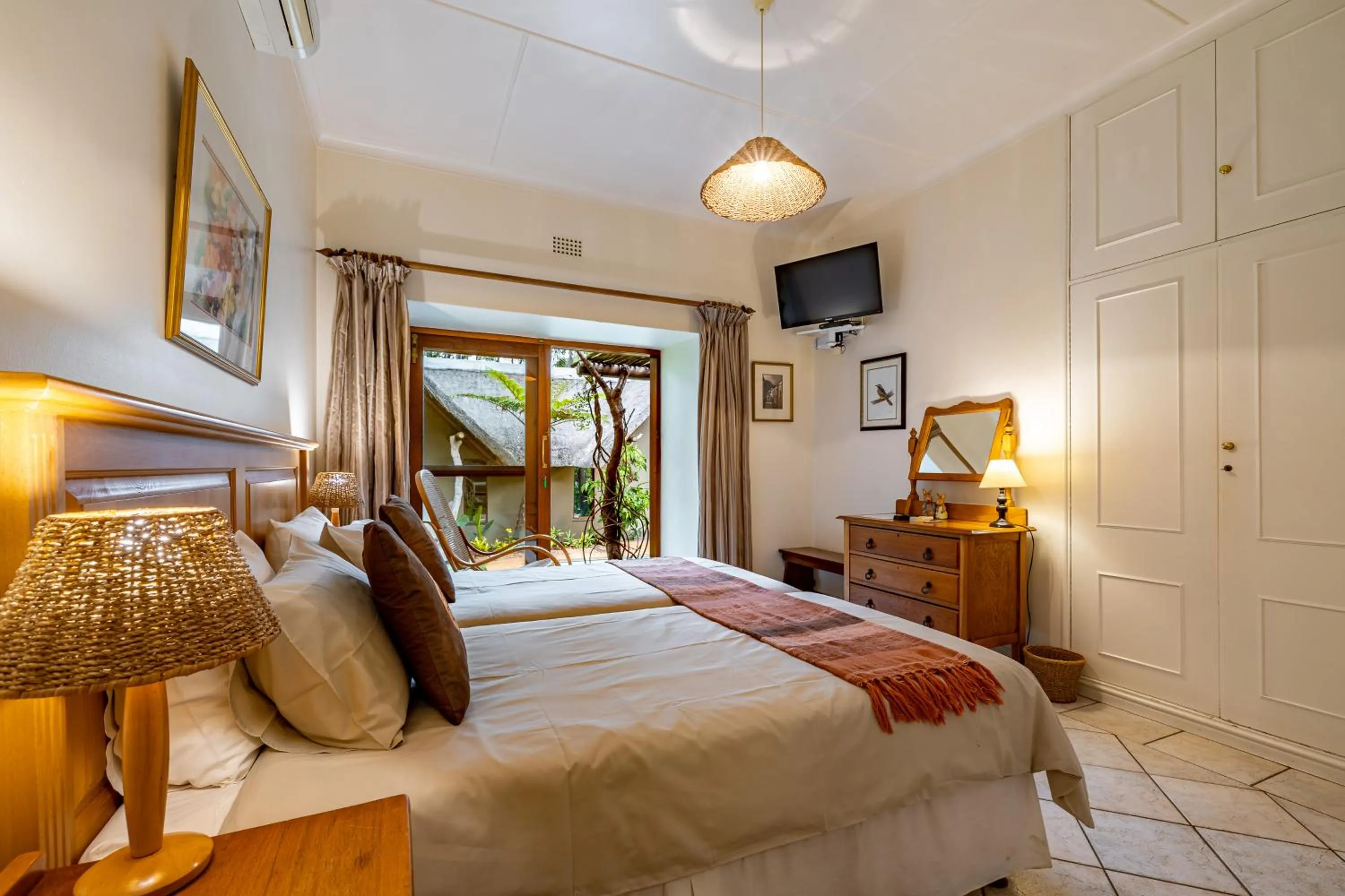Photo of the whole room, Bed in Mhlati Guest Cottages