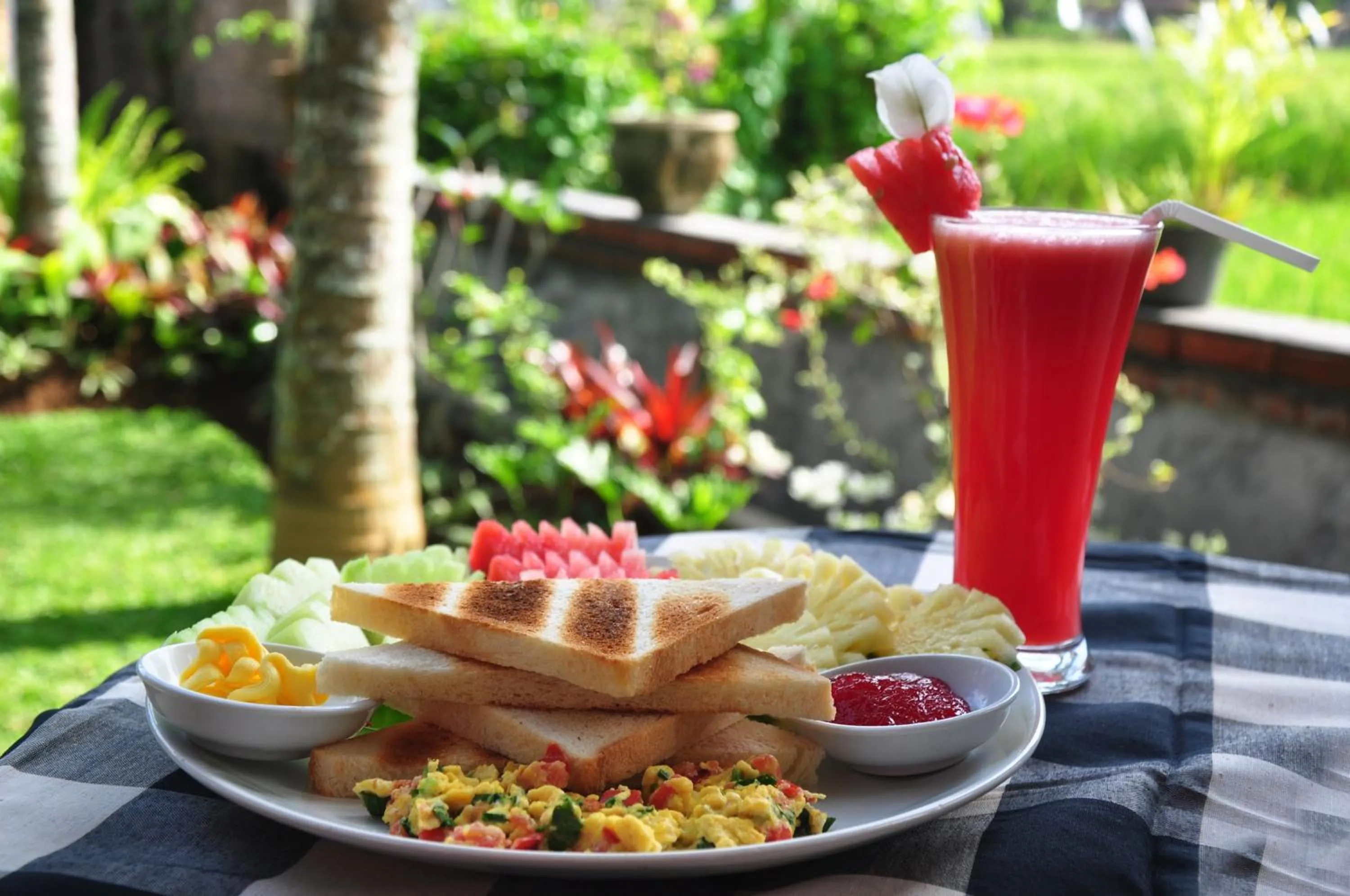 Food in Three Dewi's Guest House