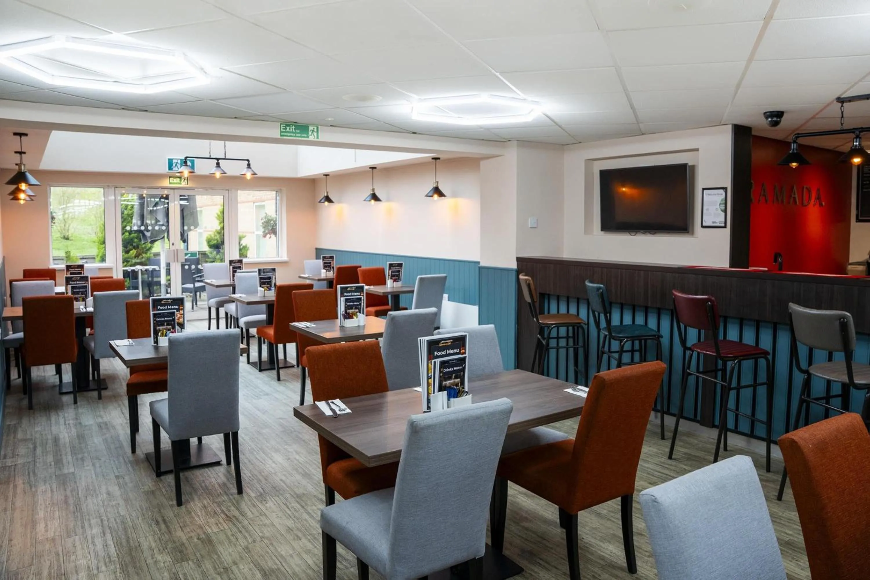 Restaurant/places to eat in Ramada London Stansted Airport