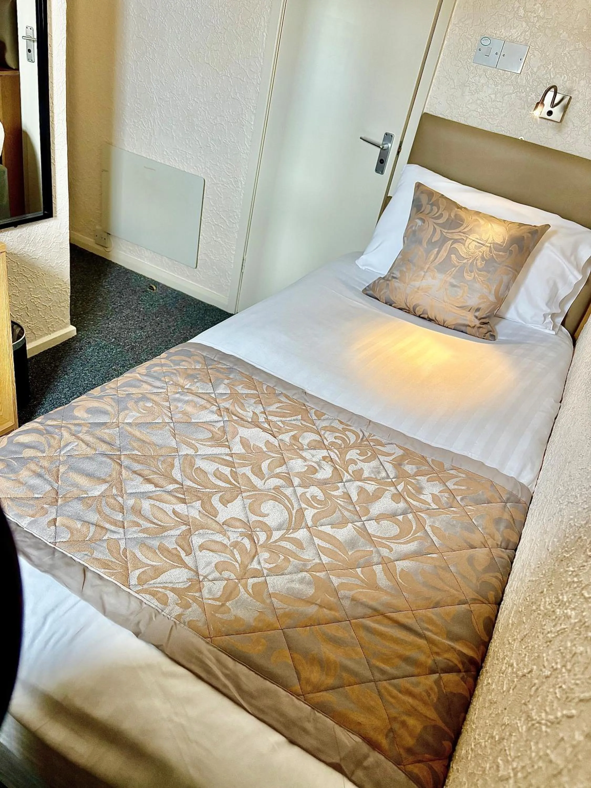 Bed in Clifton Court Hotel