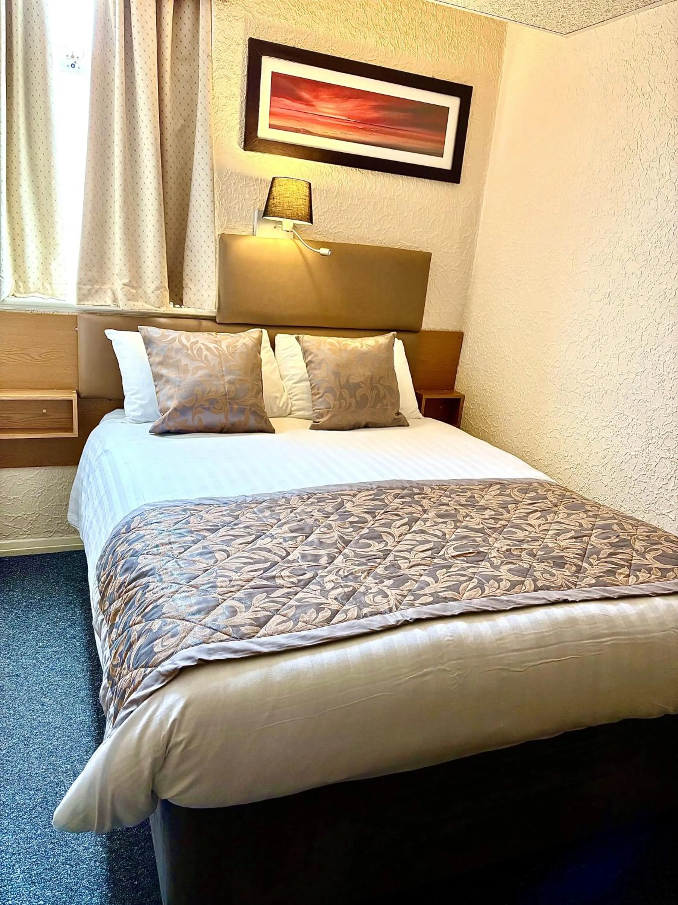Bed in Clifton Court Hotel