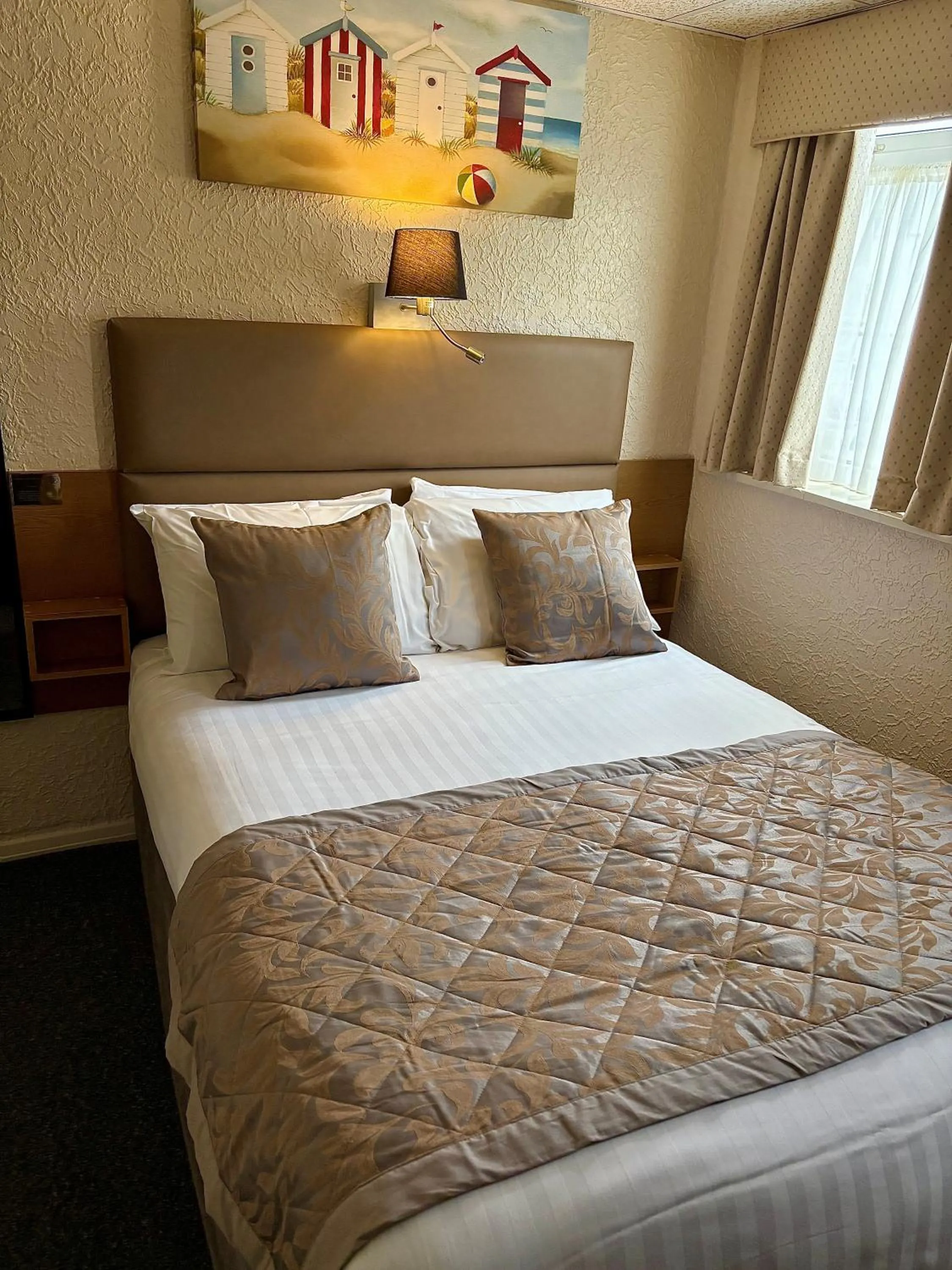 Bed in Clifton Court Hotel