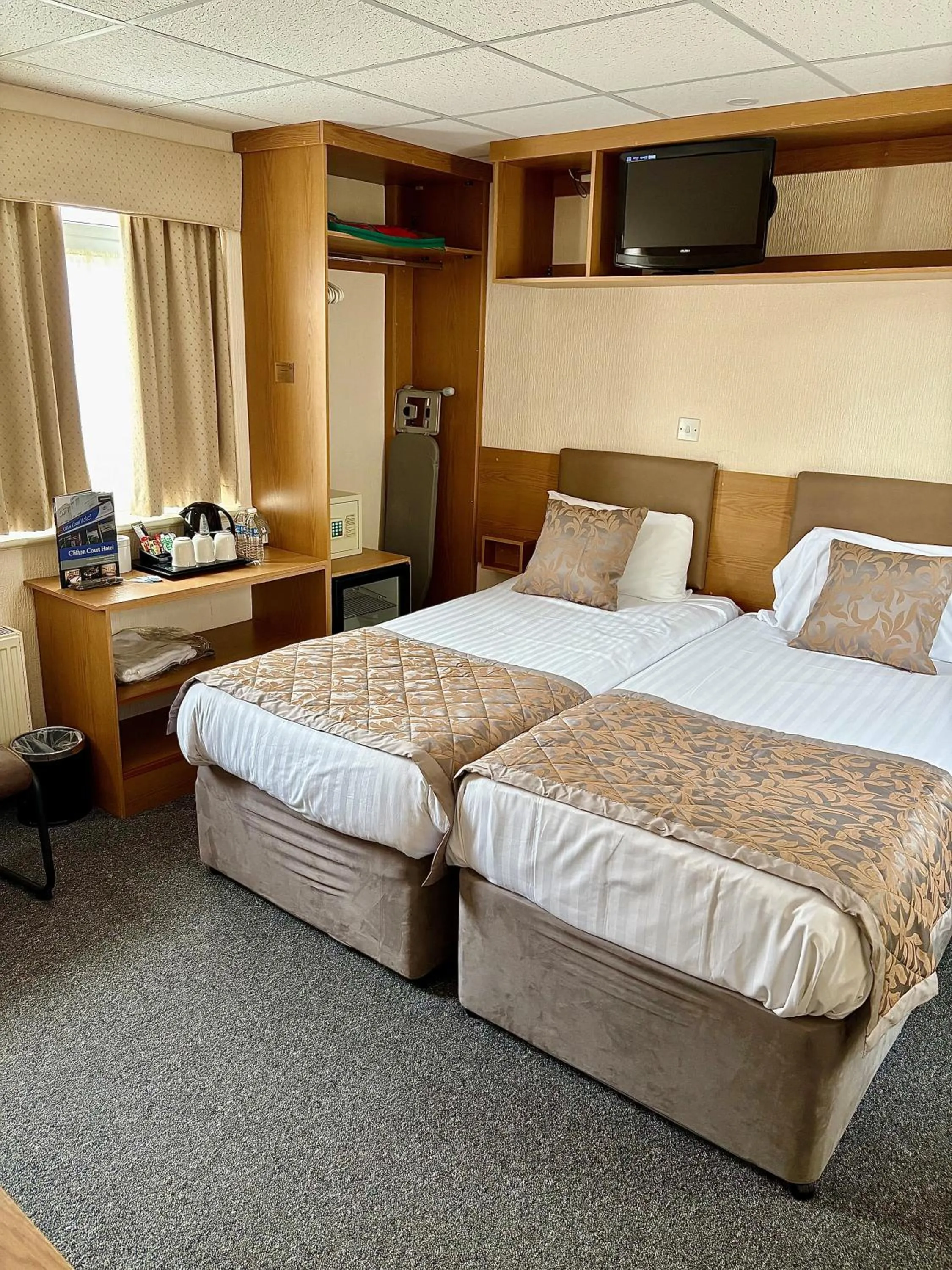 Bed in Clifton Court Hotel