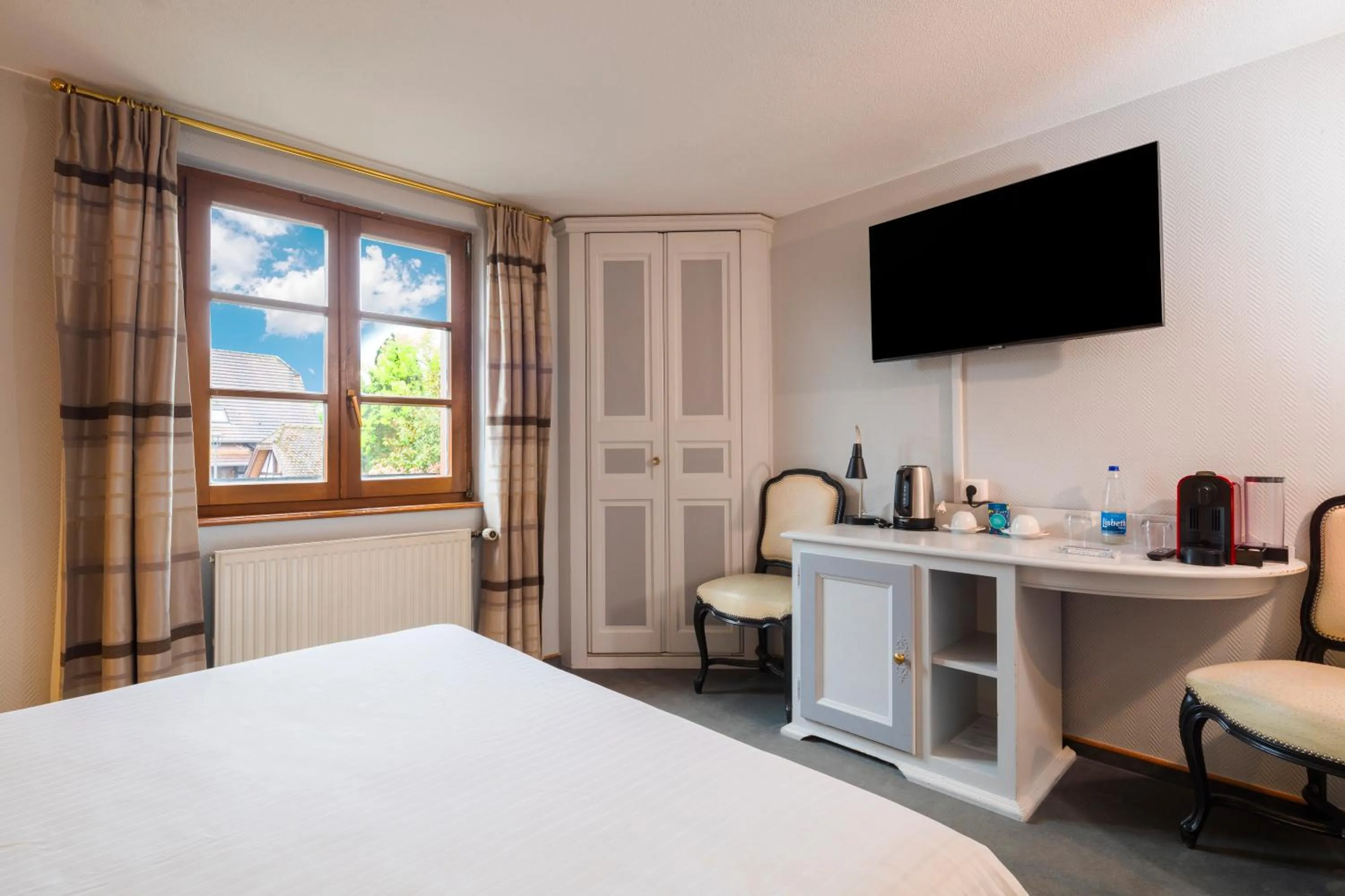 Bed in Hôtel Restaurant Relais De La Poste - Strasbourg Nord