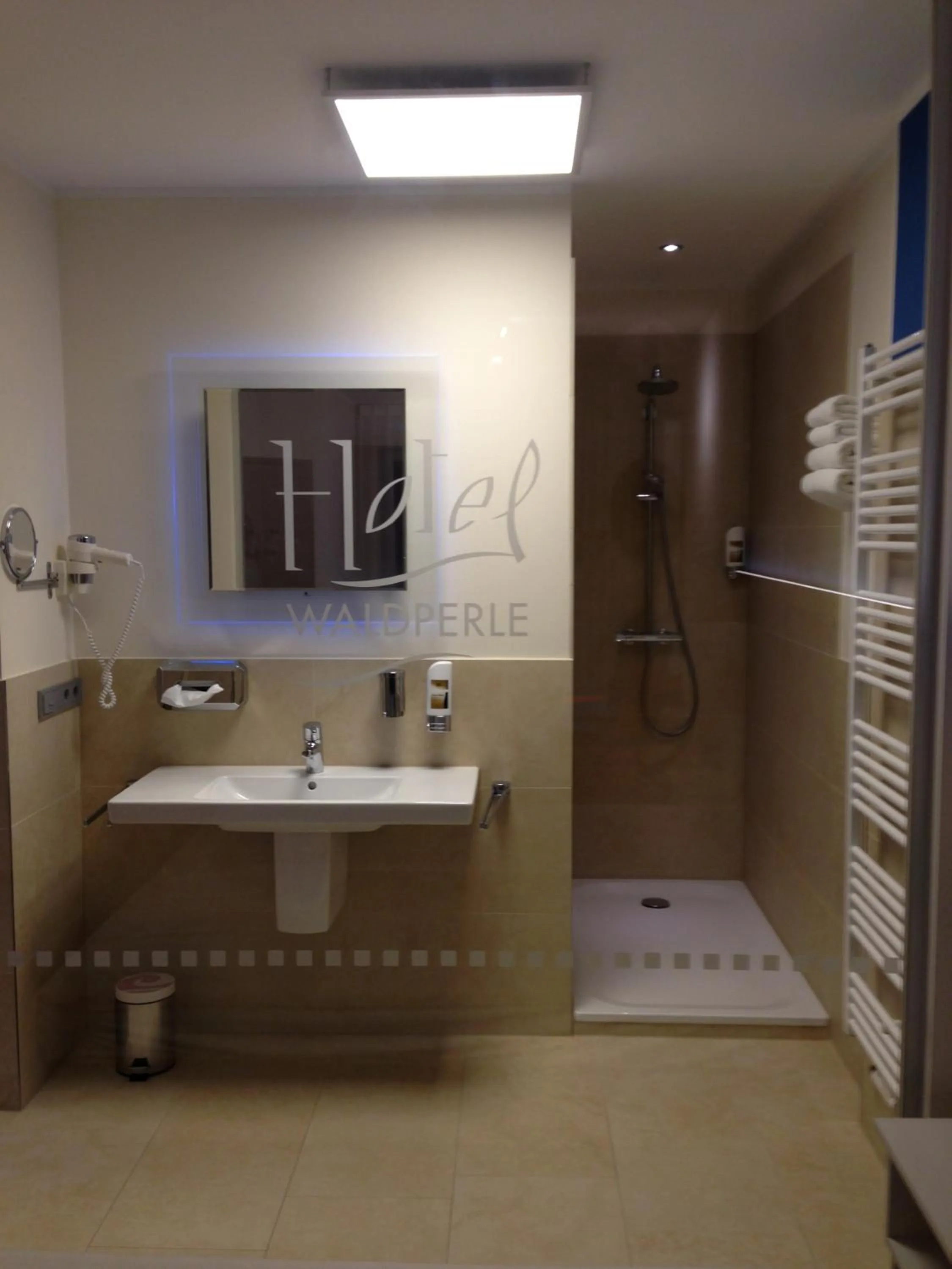 Text overlay in Hotel Waldperle