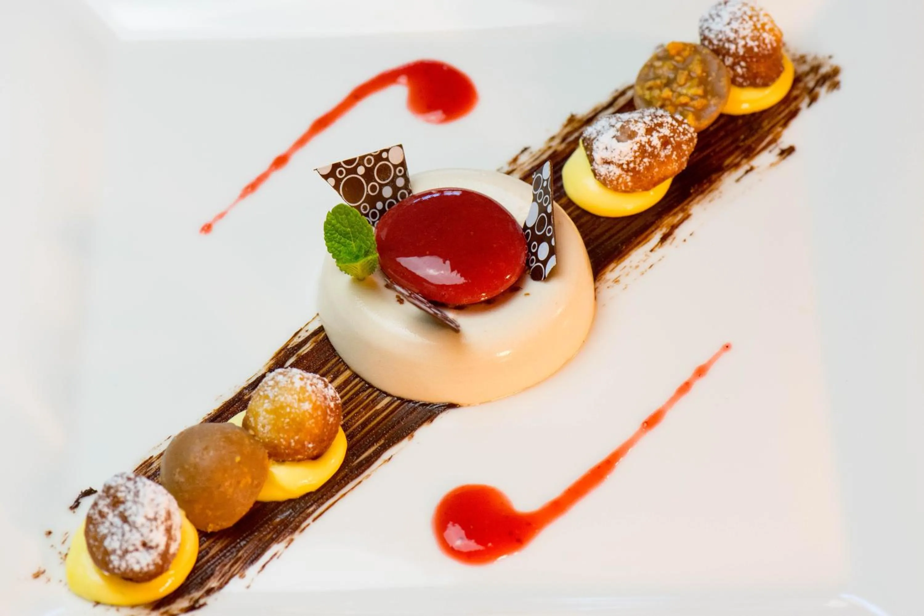 Restaurant/places to eat in Hotel Eira