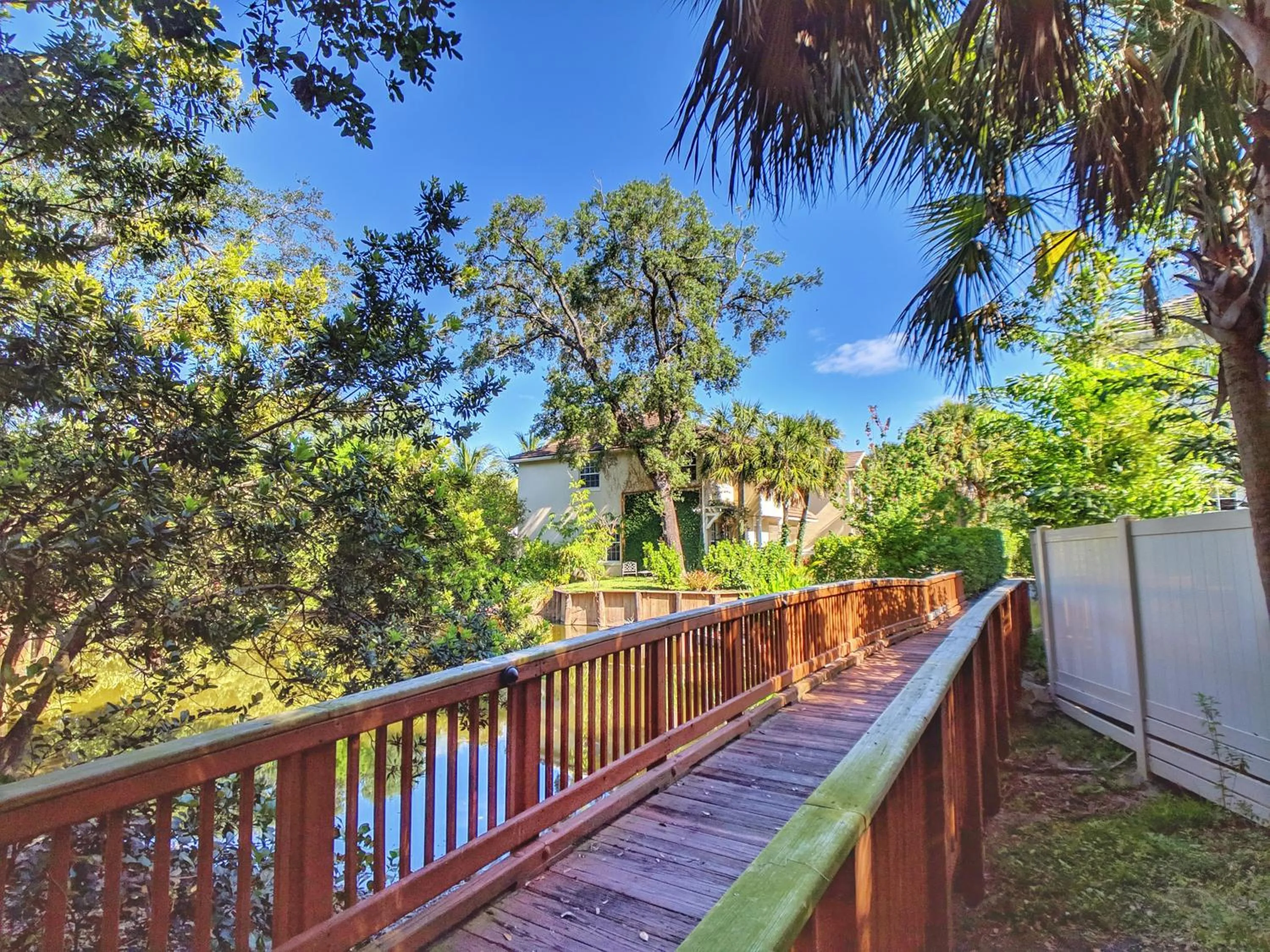 Flamingo Place - One block to Lauderdale Marine Center - 3 bedroom - 2 bath - King bed