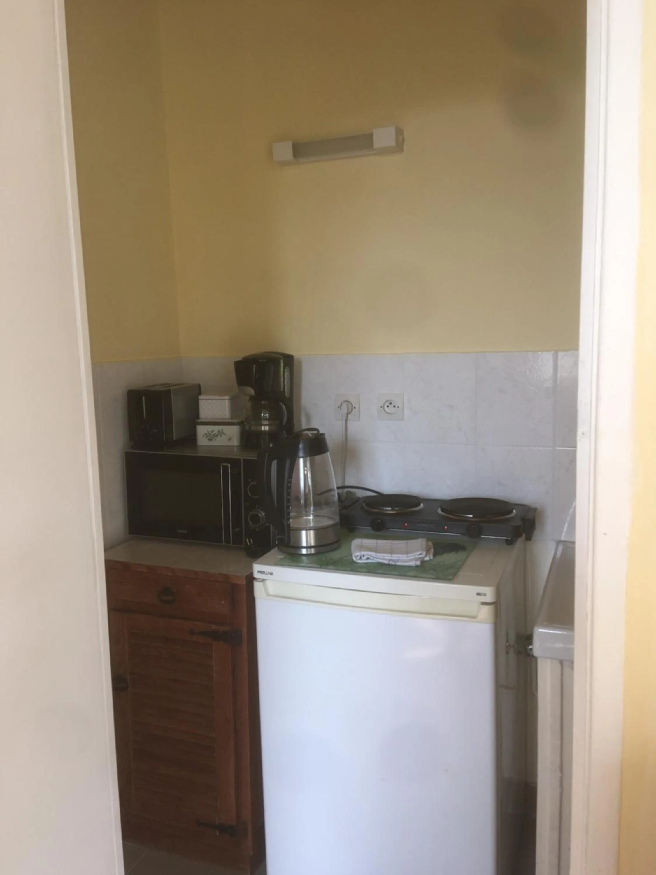 Kitchen or kitchenette in Chambres d'hôtes & Gîtes du Château de Grand Rullecourt