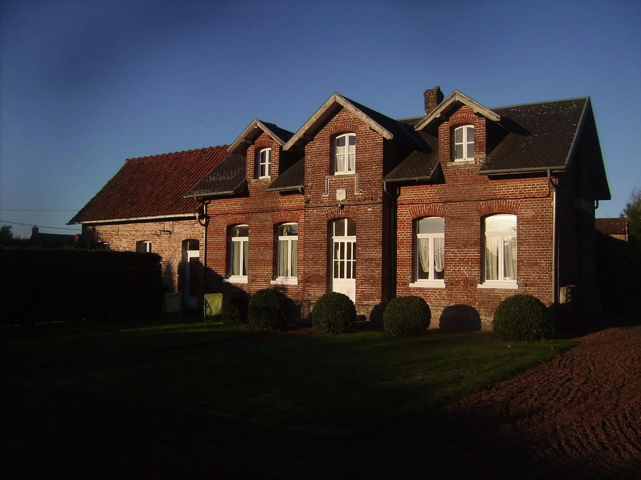 Property building in Chambres d'hôtes & Gîtes du Château de Grand Rullecourt