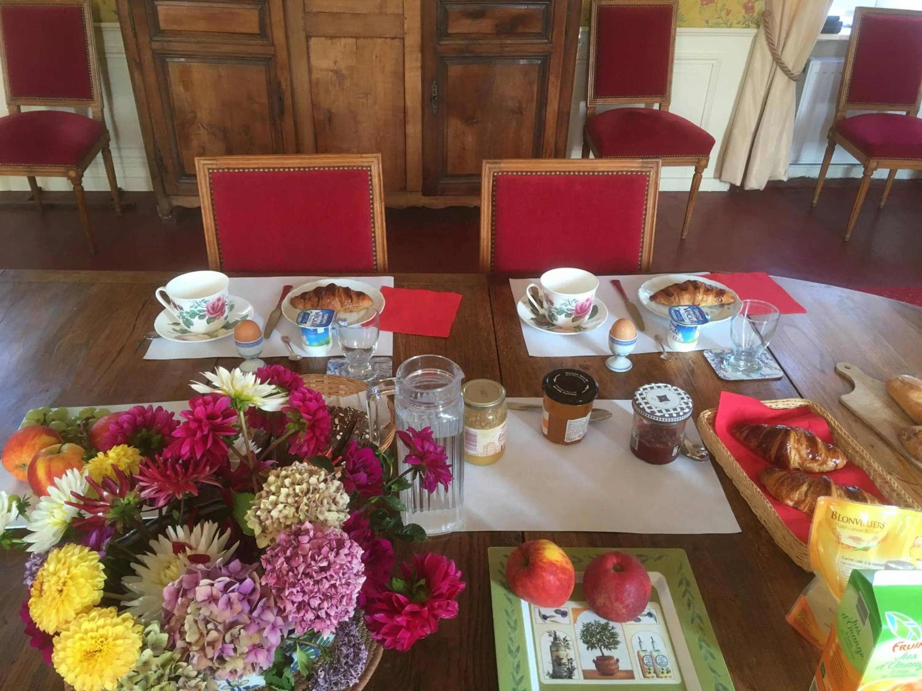 Breakfast in Chambres d'hôtes & Gîtes du Château de Grand Rullecourt