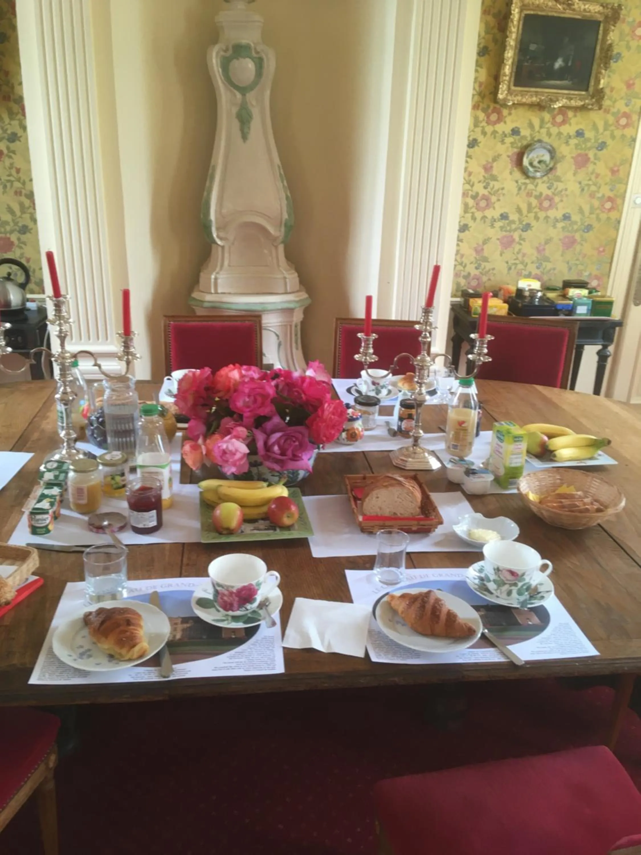 Breakfast in Chambres d'hôtes & Gîtes du Château de Grand Rullecourt