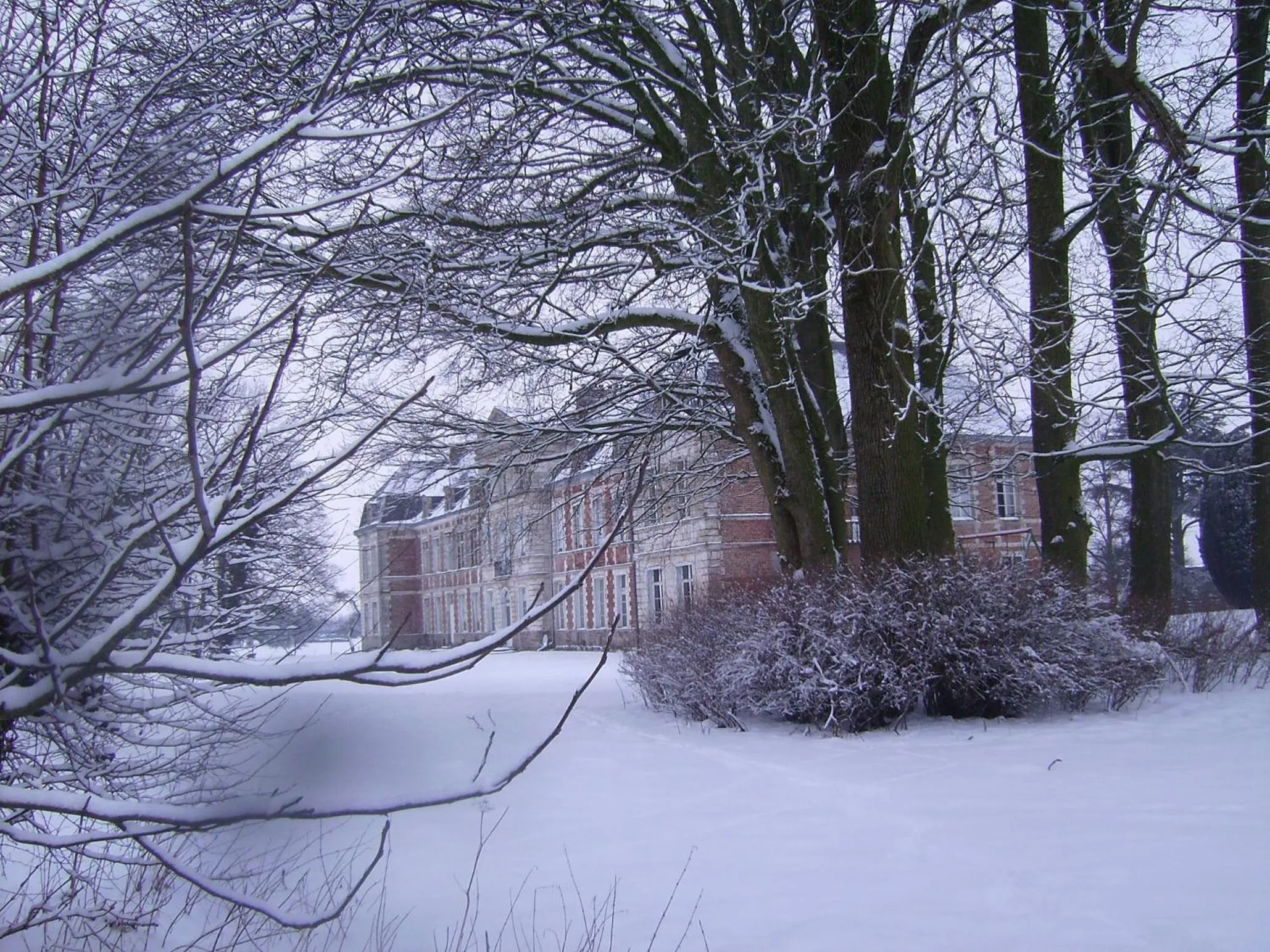 Facade/entrance in Chambres d'hôtes & Gîtes du Château de Grand Rullecourt